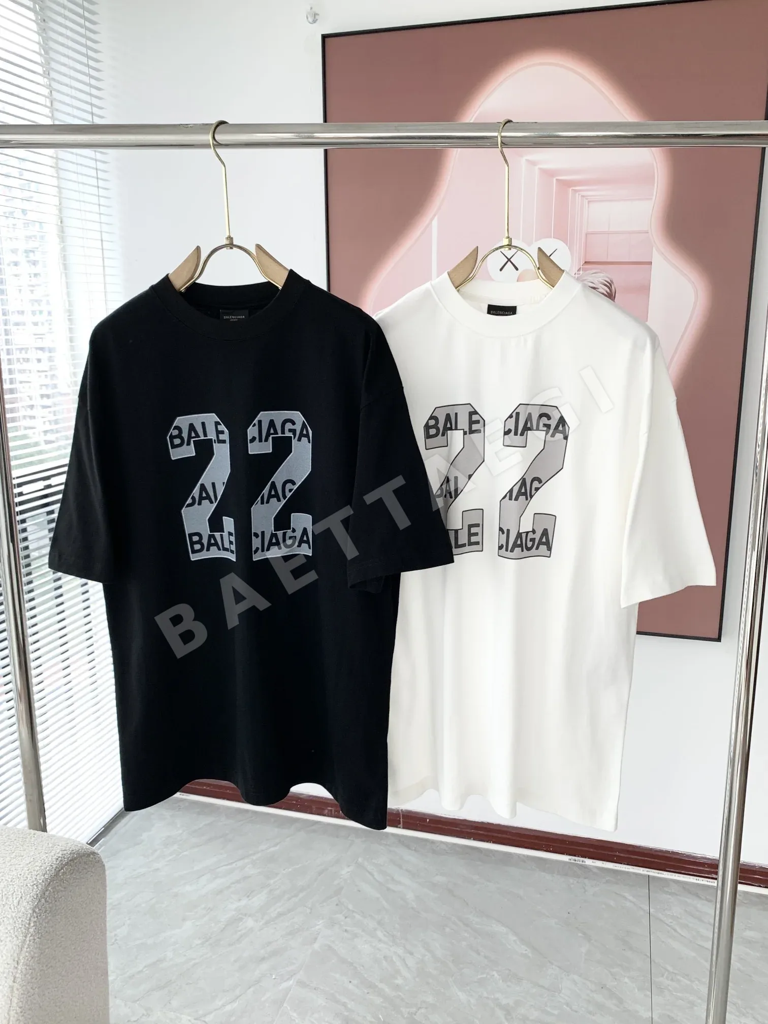 발렌시아가 클래식 로고 프린트 여성 반팔 티셔츠 88689