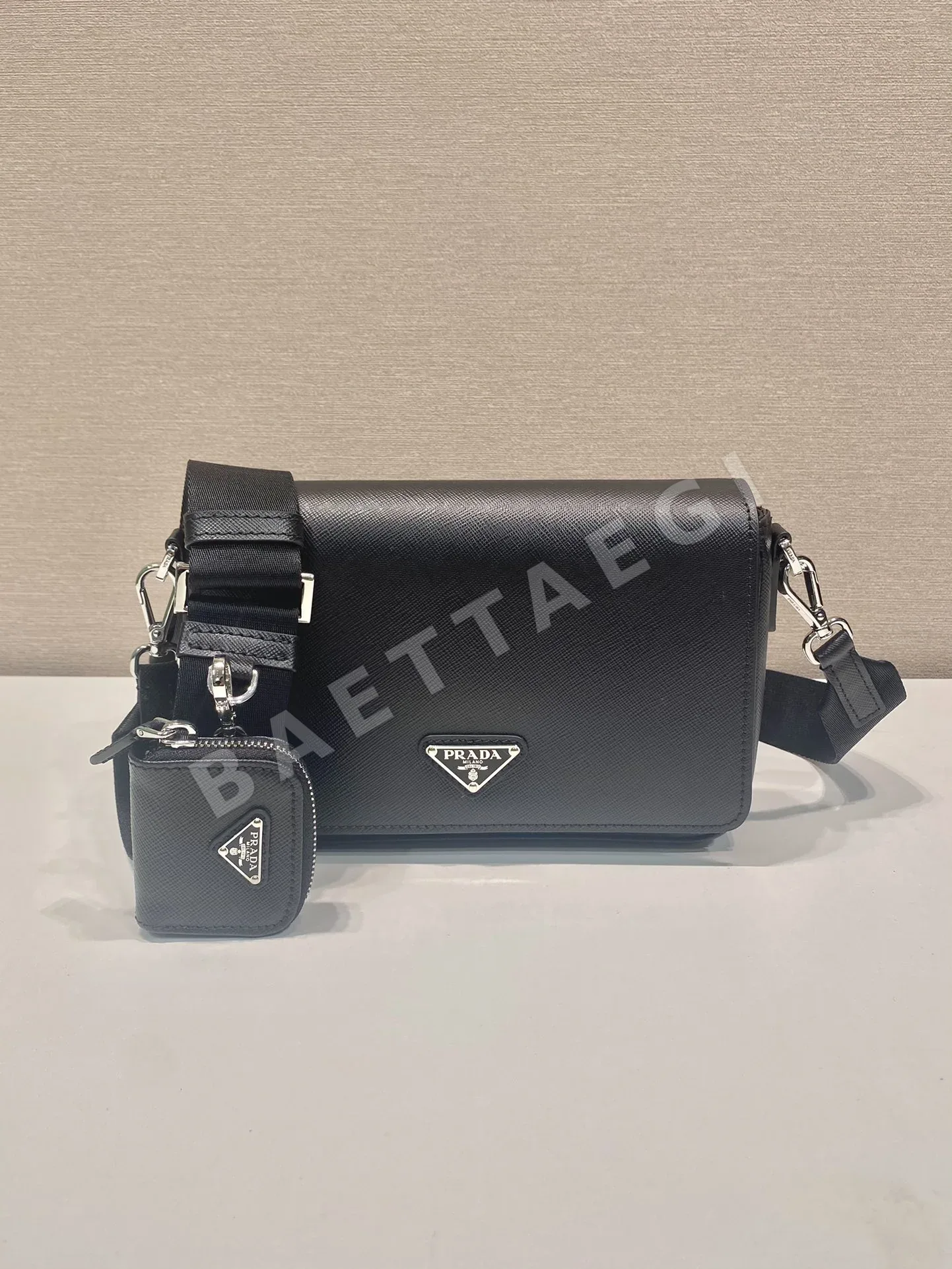 프라다 사피아노 가죽 숄더백 2VD059 67324