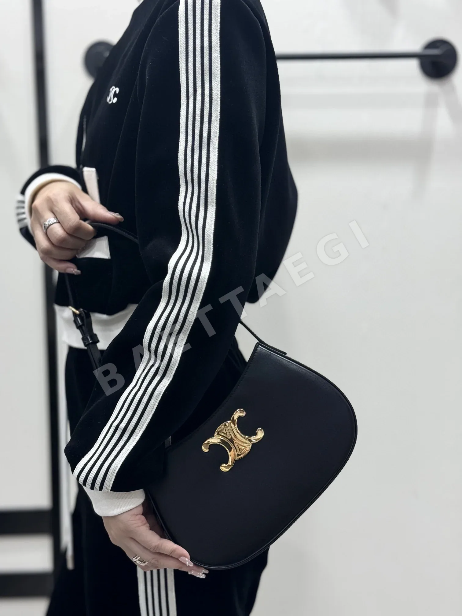 셀린느 베이베이 리젠 미디엄 가방 86374