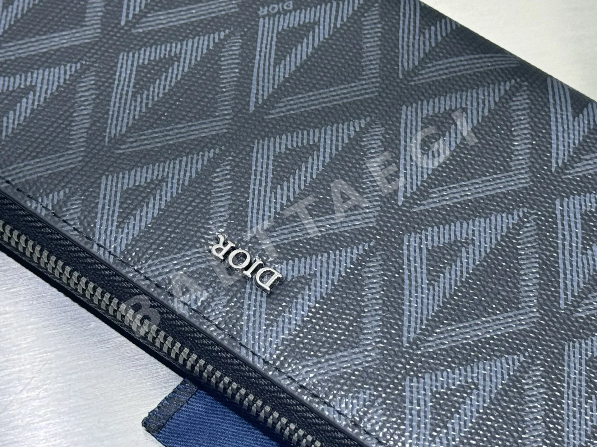 디올 CD 다이아몬드 패턴 지퍼 지갑 상세 이미지 3