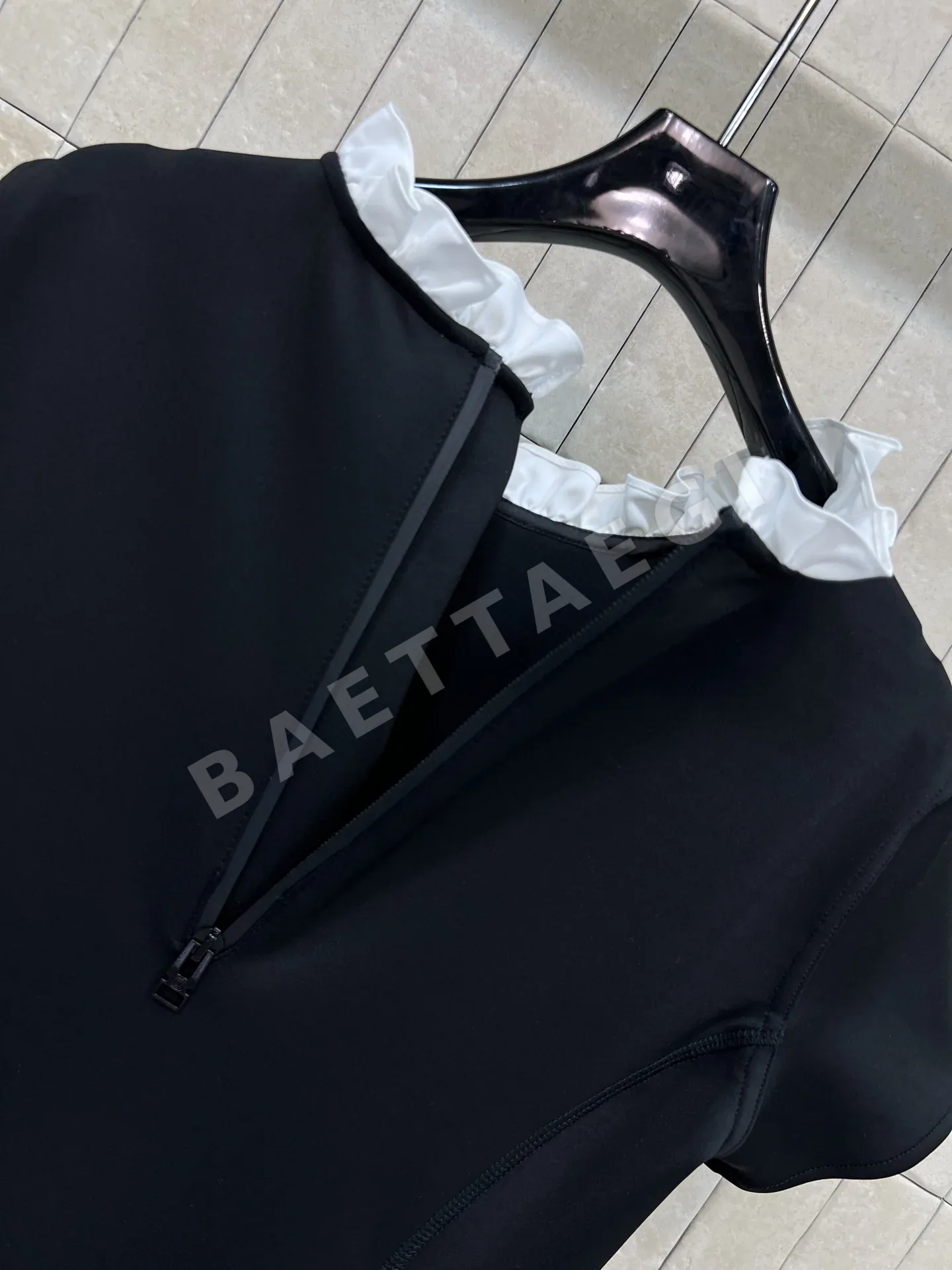 루이비통 블랙 프릴 에어레이어 여성 원피스 상세 이미지 8