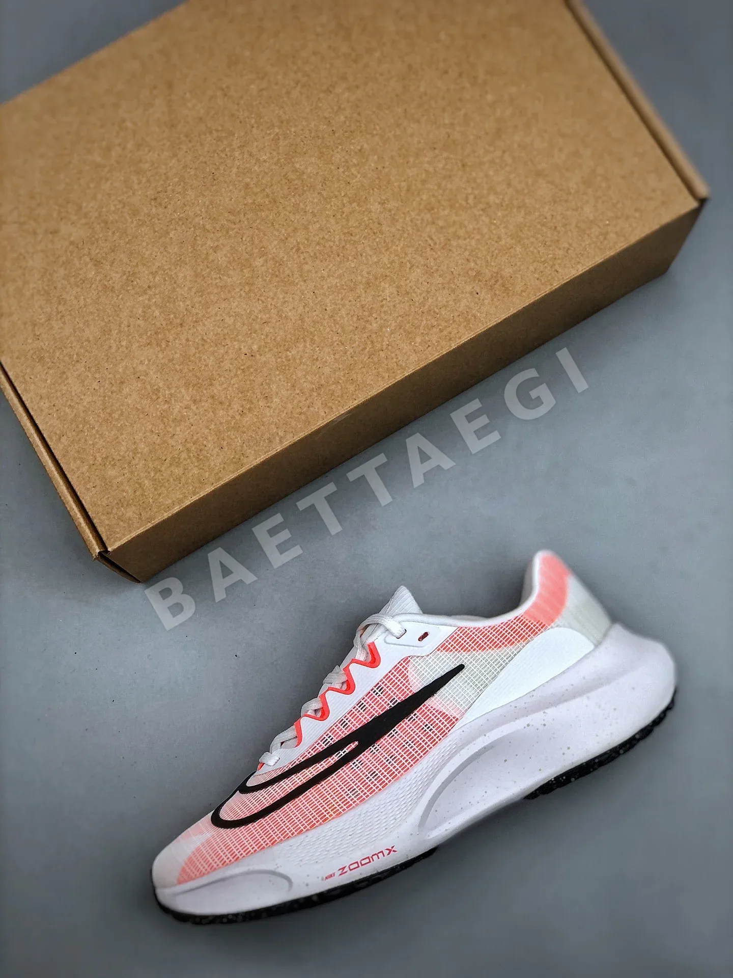 나이키에어줌 줌 플라이 5 로우탑 러닝화 상세 이미지 3