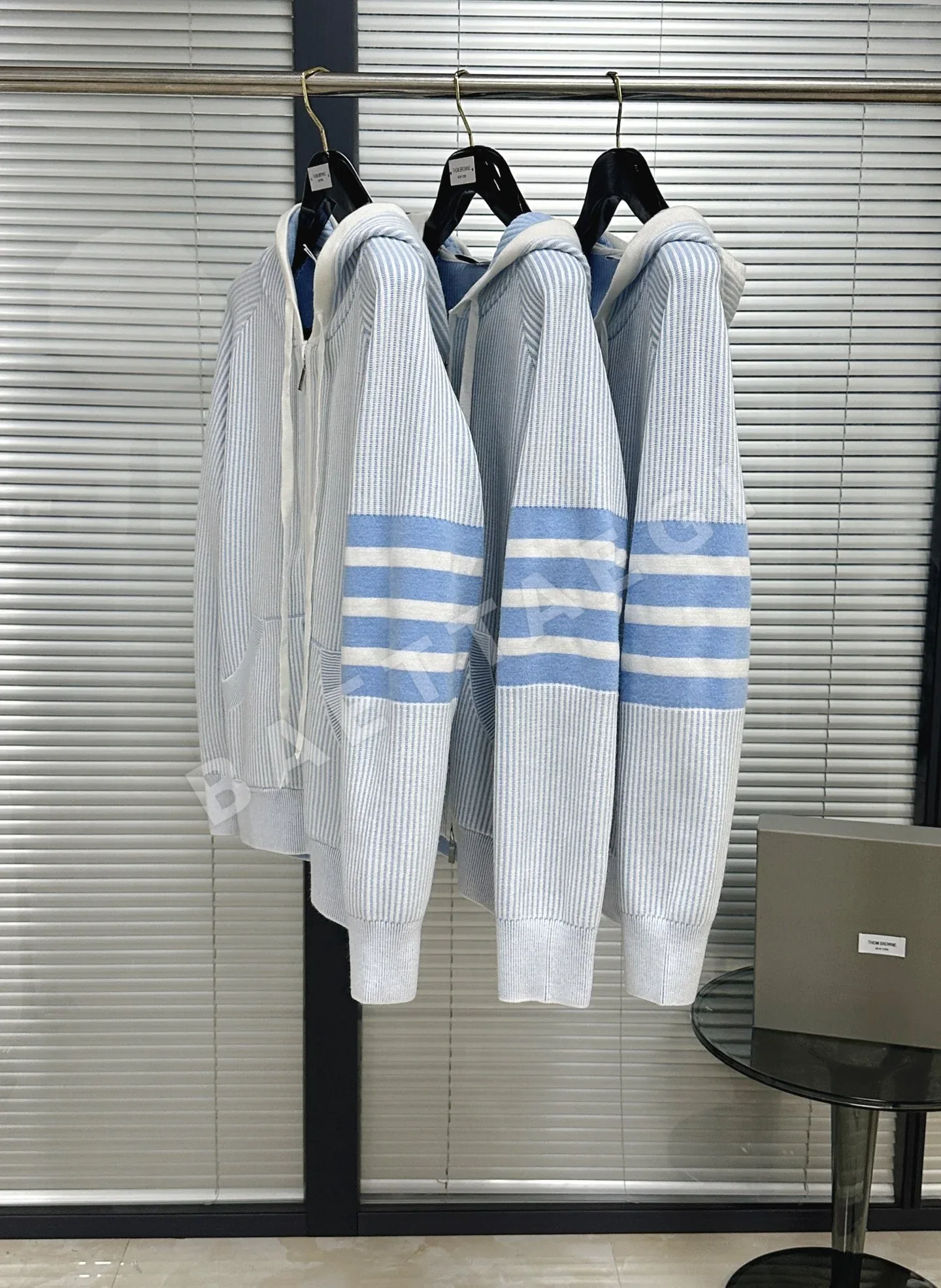 톰브라운 핑크&블루 후드 울 가디건 상세 이미지 4