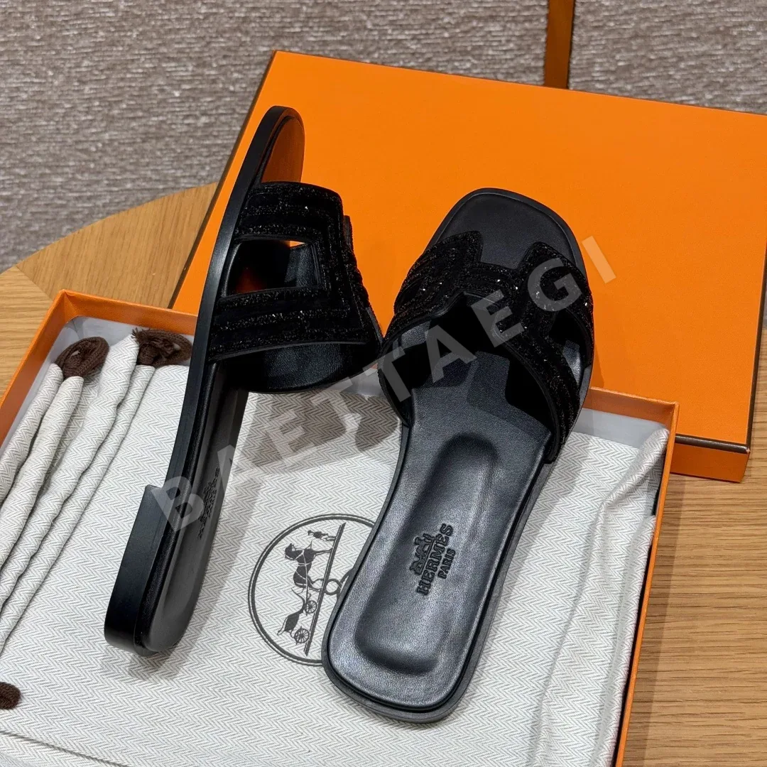 에르메스 오란 샌들 블랙 가죽 H 컷아웃 상세 이미지 4