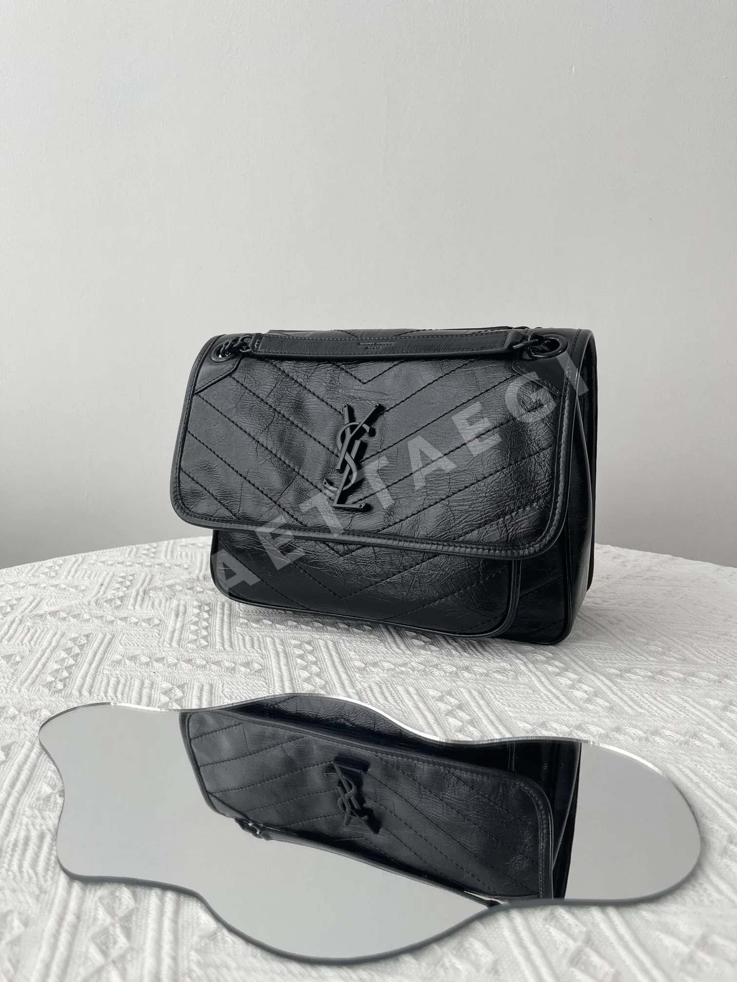 생로랑 니키 블랙 페인트 체인 숄더백 28CM633158 상세 이미지 9