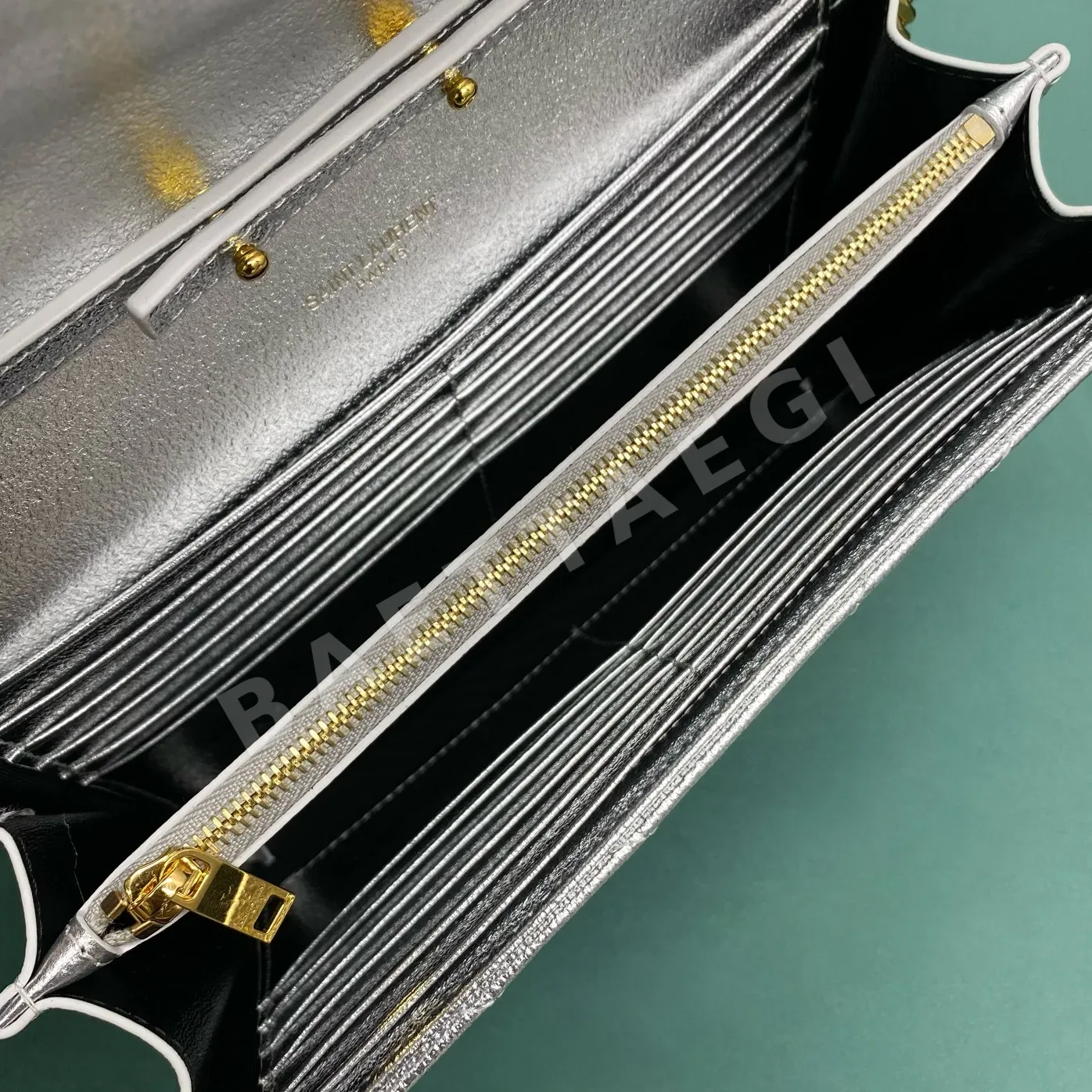 생로랑 모노그램 체인 플립 백 가방 상세 이미지 5