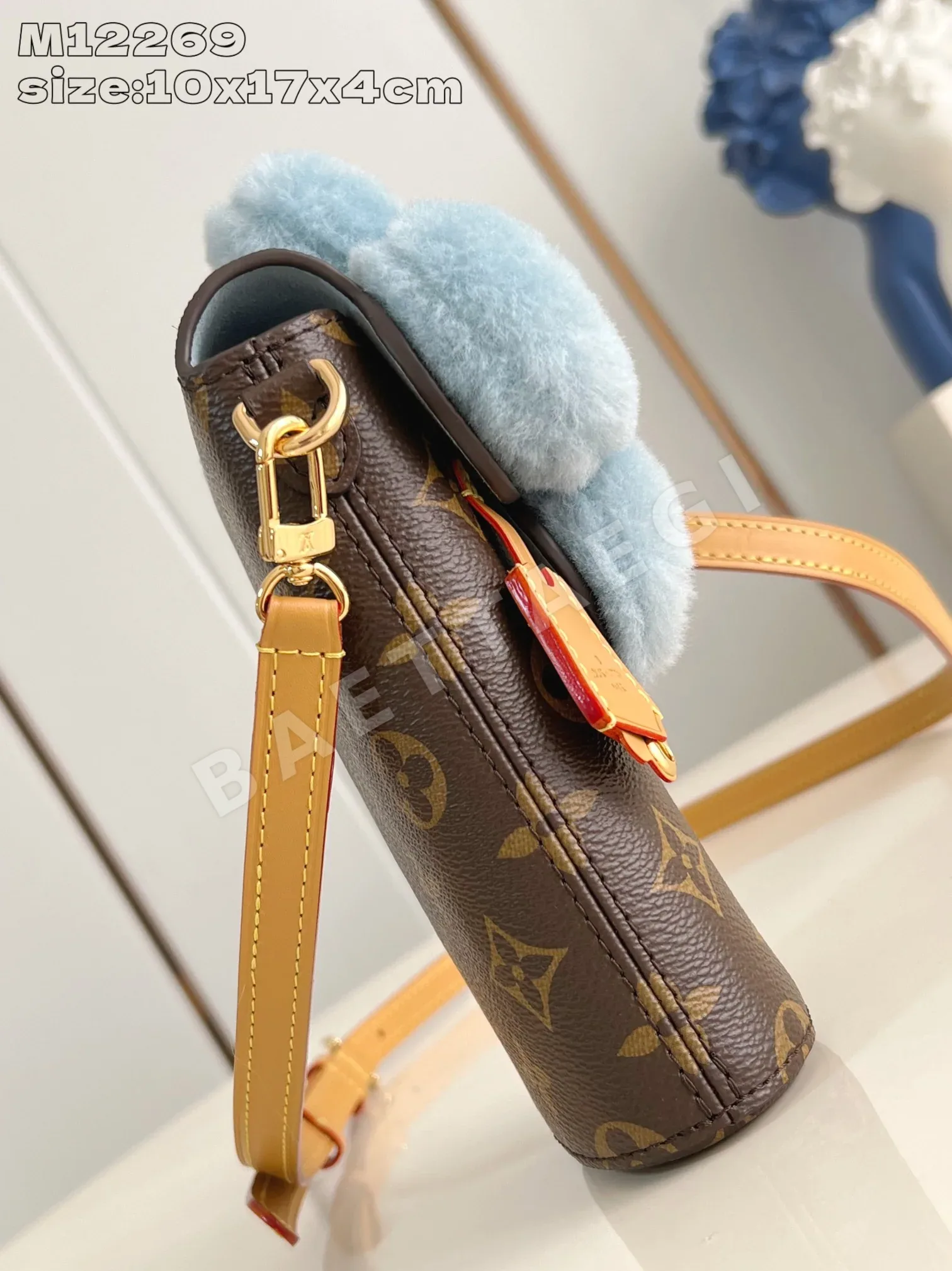 루이비통 스노우 쇼 성탄 시리즈 비비엔느 휴대폰 파우치 M12269 상세 이미지 4