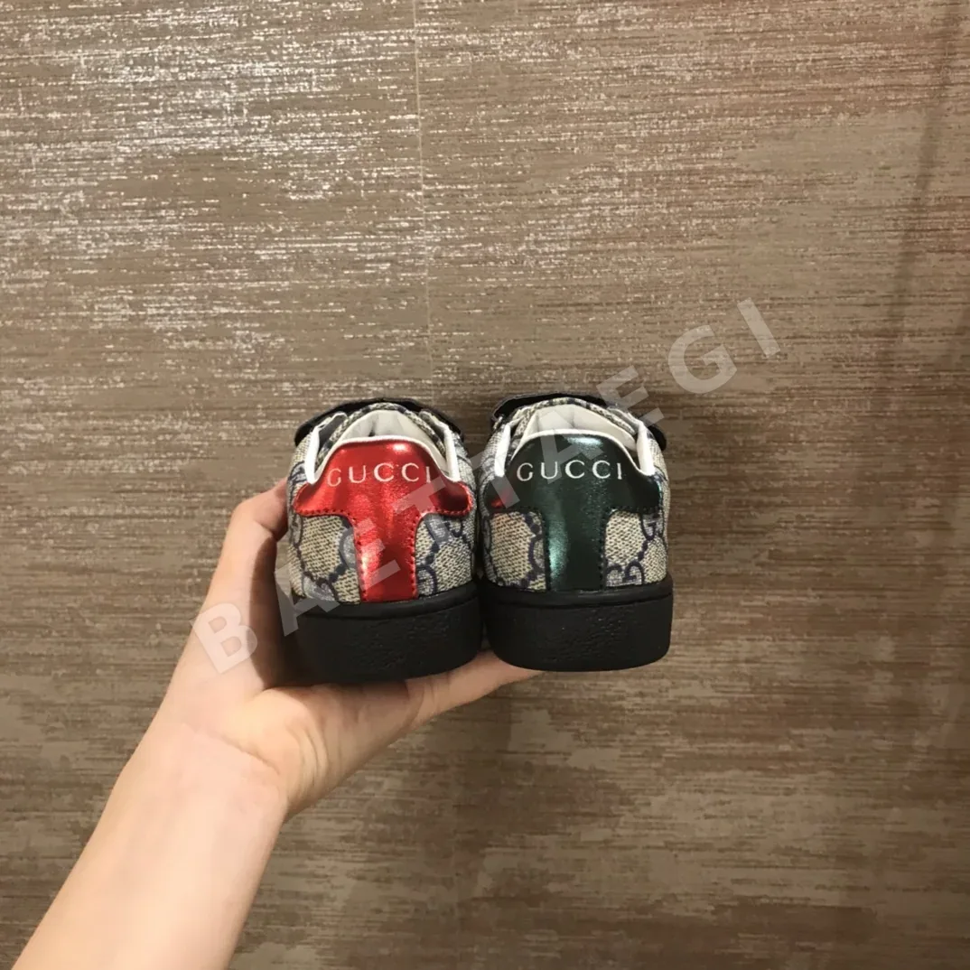 구찌 스니커즈 화이트 가죽 더블 G 로고 상세 이미지 8