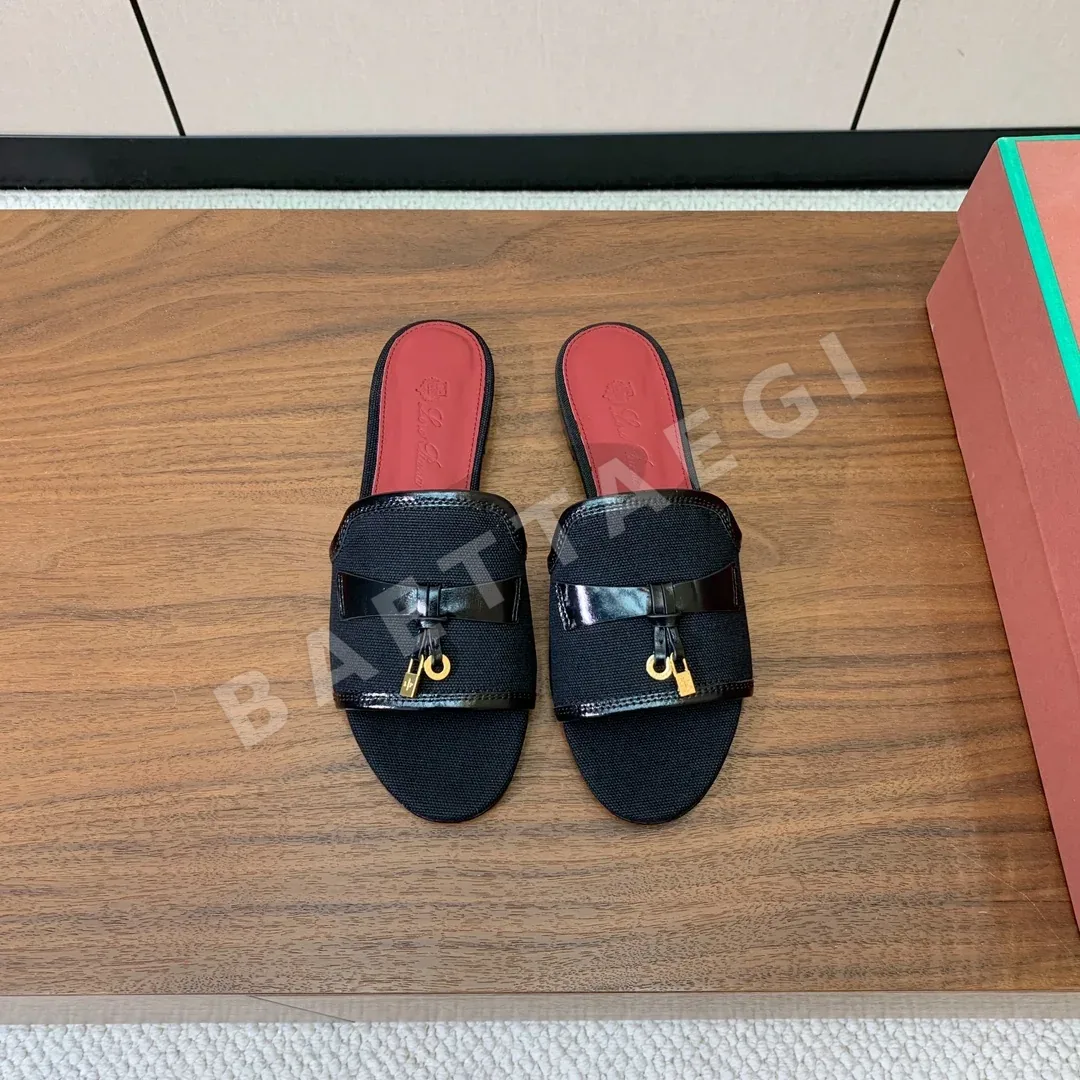 로로피아나 컬러 블록 플랫 샌들 147236