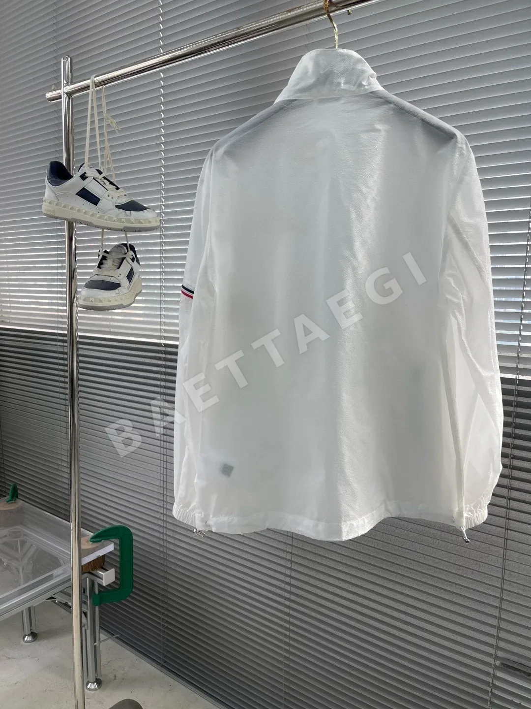 몽클레르 체크 패턴 나일론 후드 자켓 상세 이미지 8