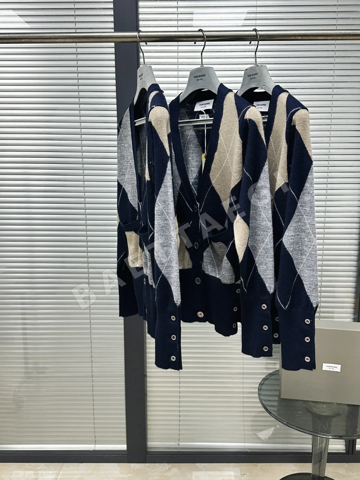 톰브라운 다이아몬드 패턴 울 여성 가디건 상세 이미지 4