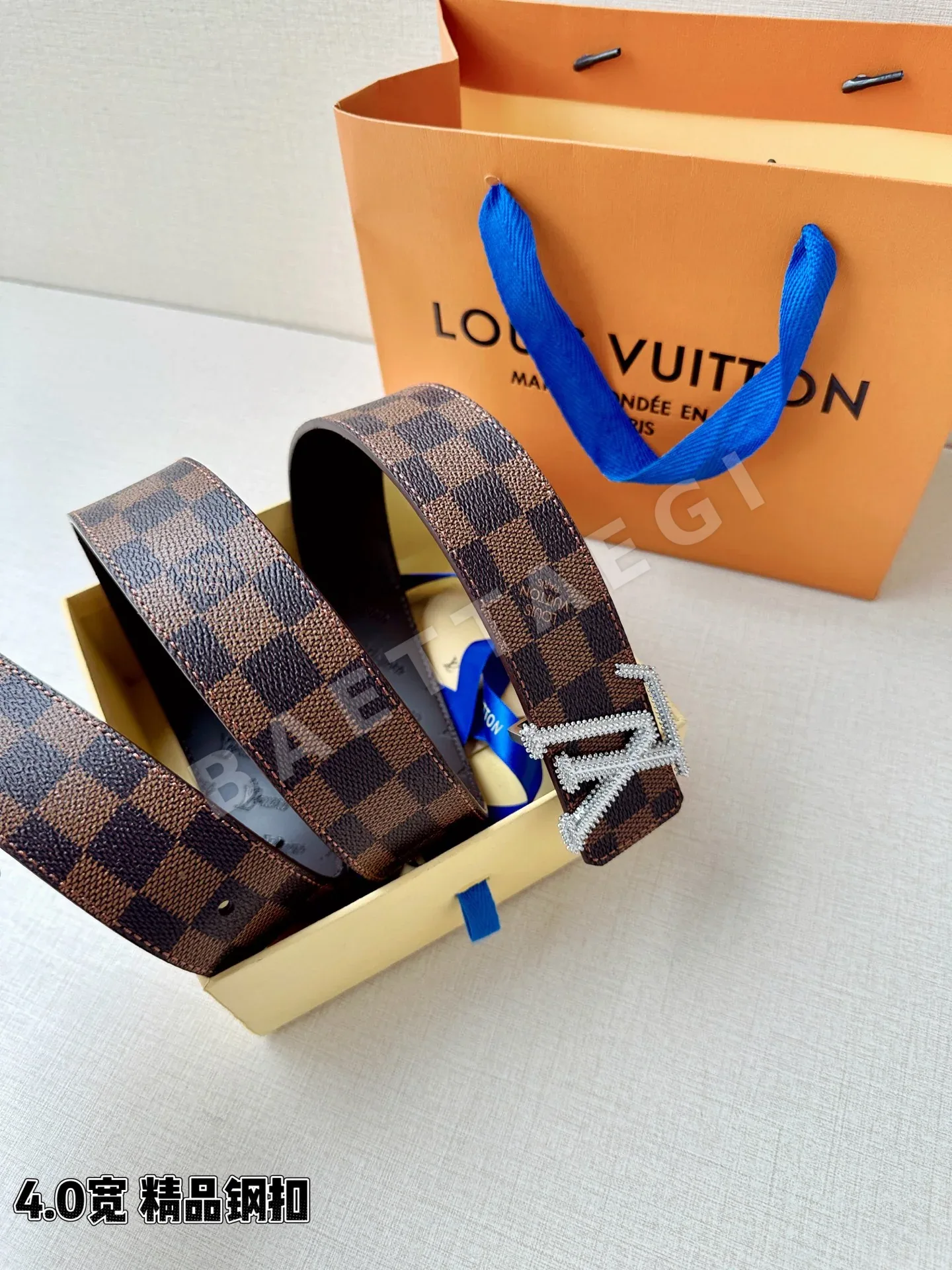 루이비통 LV 이니셜 스터드 리버시블 가죽 벨트 상세 이미지 4