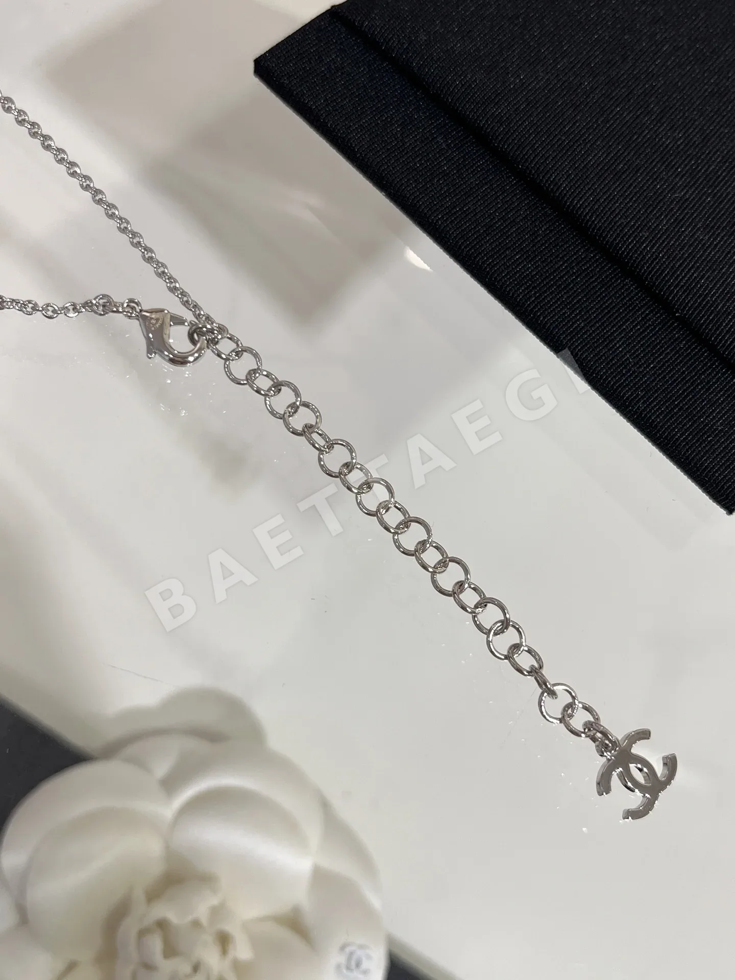 샤넬 블루 하트 더블 C 장식 귀걸이 상세 이미지 5