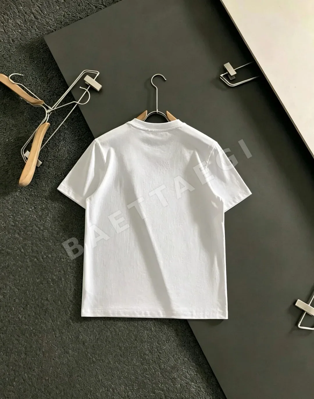 몽클레르 남성 슬림핏 라운드넥 반팔 티셔츠 상세 이미지 8