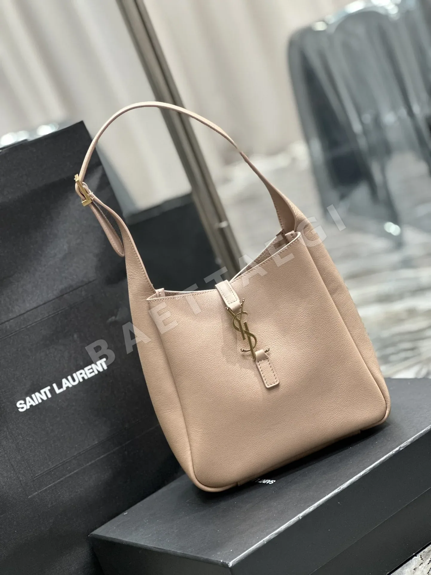 생로랑 마오 베이지 빈티지풍 호보 언더암 가방 상세 이미지 2