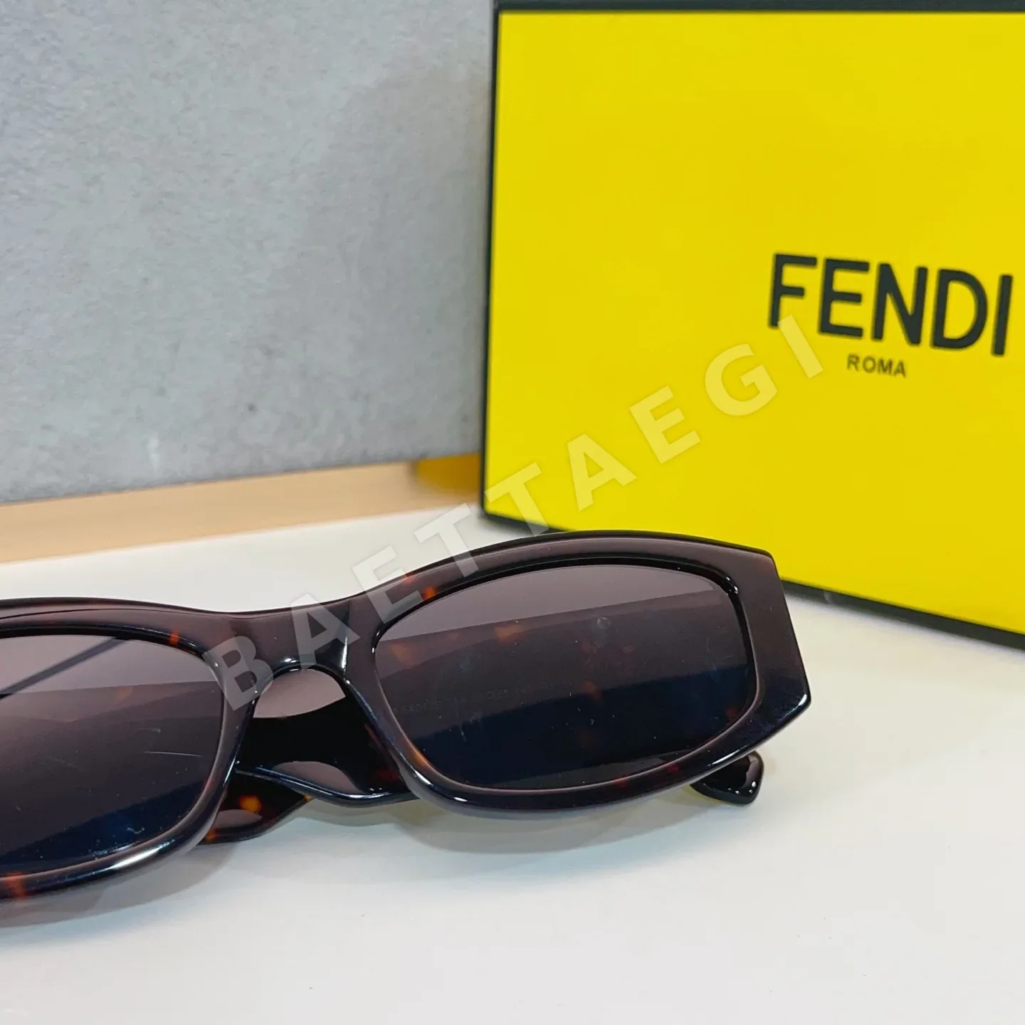 펜디 선글라스 74220 Fendi Sunglasses 상세 이미지 8