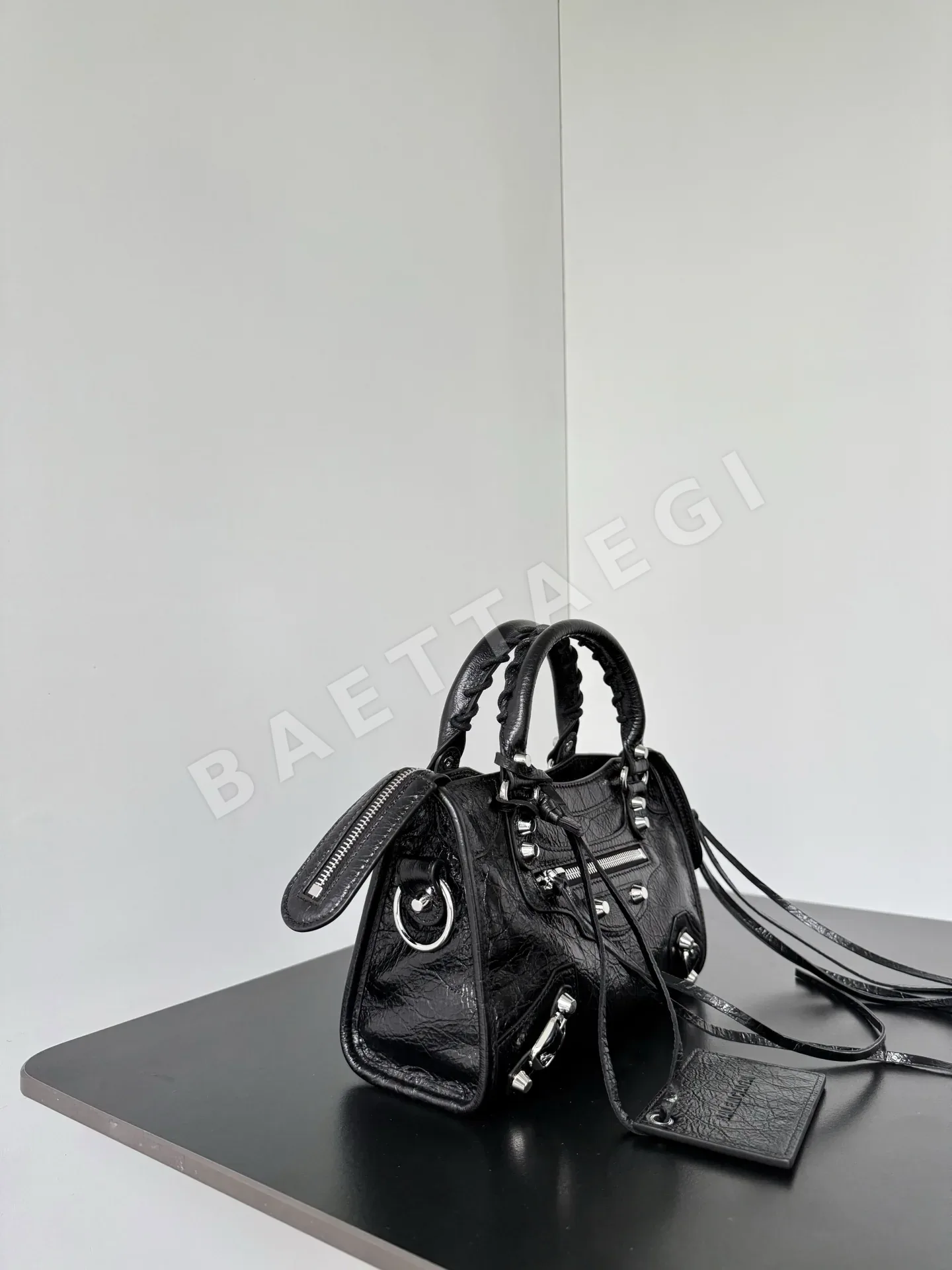 발렌시아가 가죽 토트 숄더백 상세 이미지 3