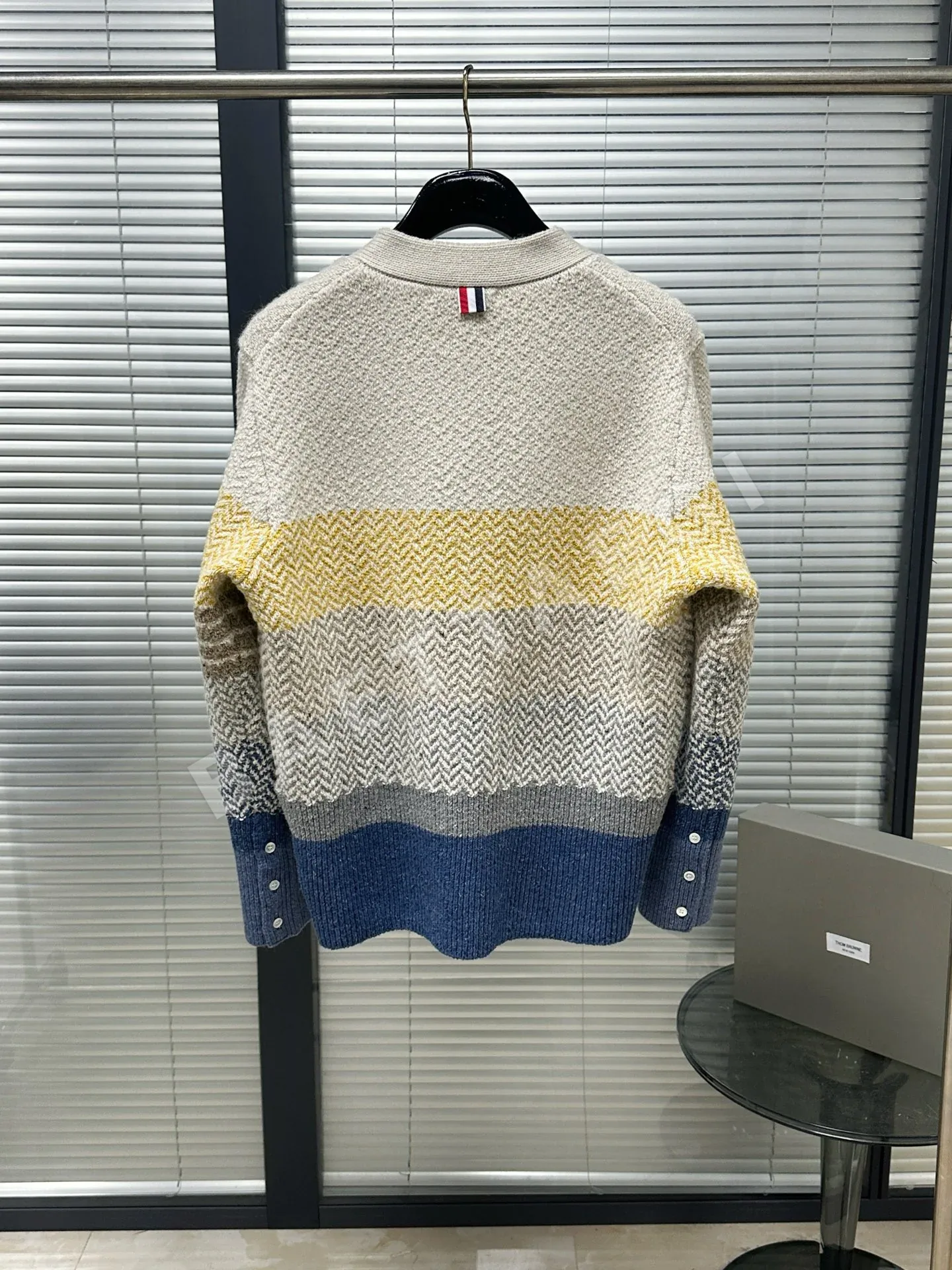 톰브라운 워싱 블루 그레이 남성 니트 레플리카 46575 Thom Browne 상세 이미지 3