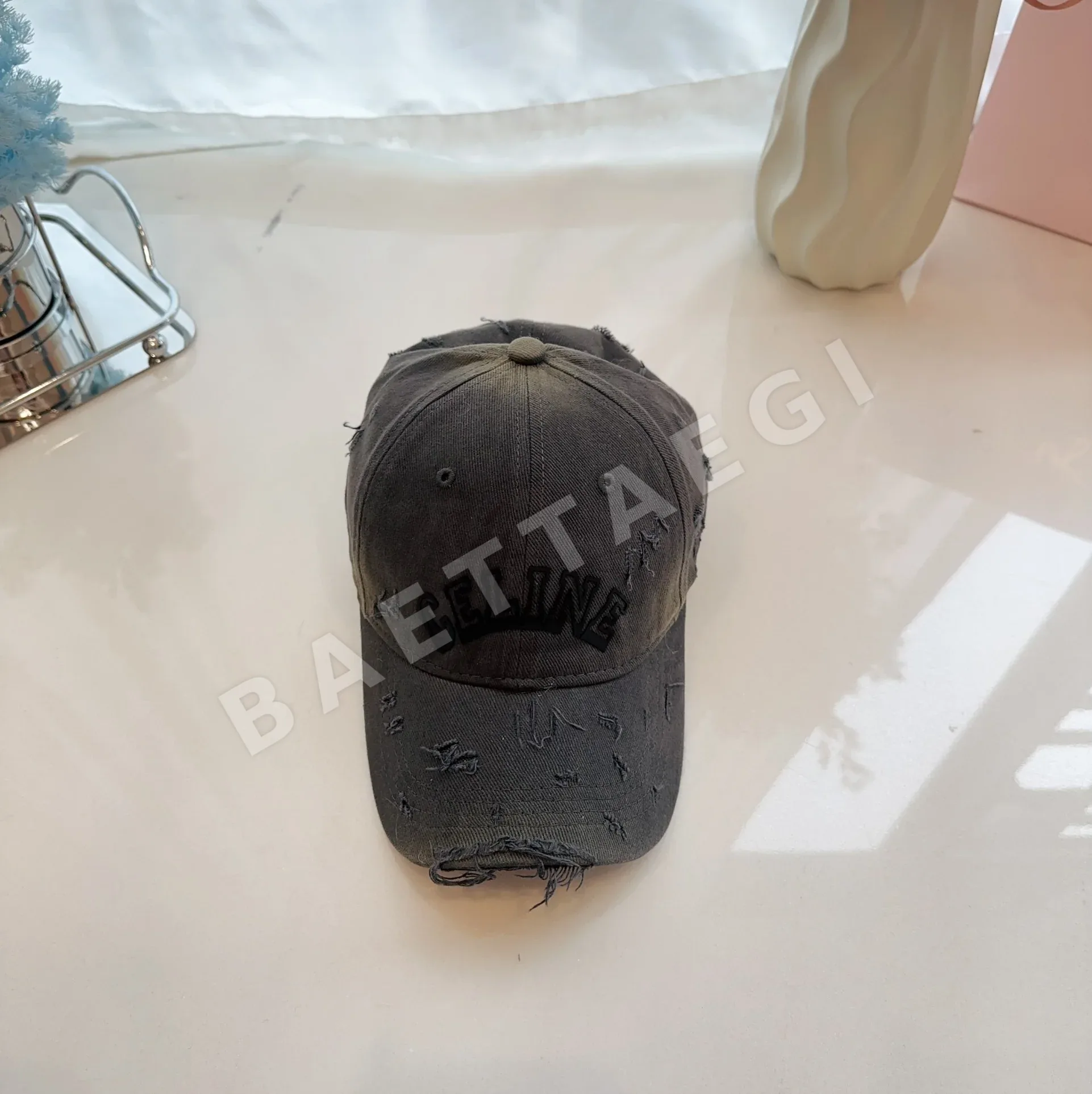 셀린느 워시드 데미지 가공 야구모자 83431
