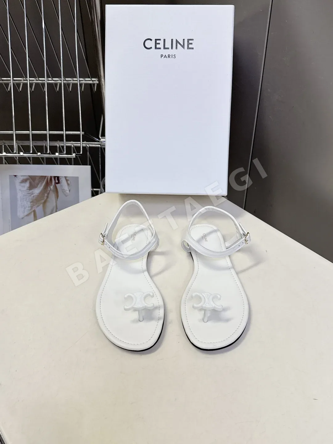 셀린느 개선문 로고 T 스트랩 샌들 98508
