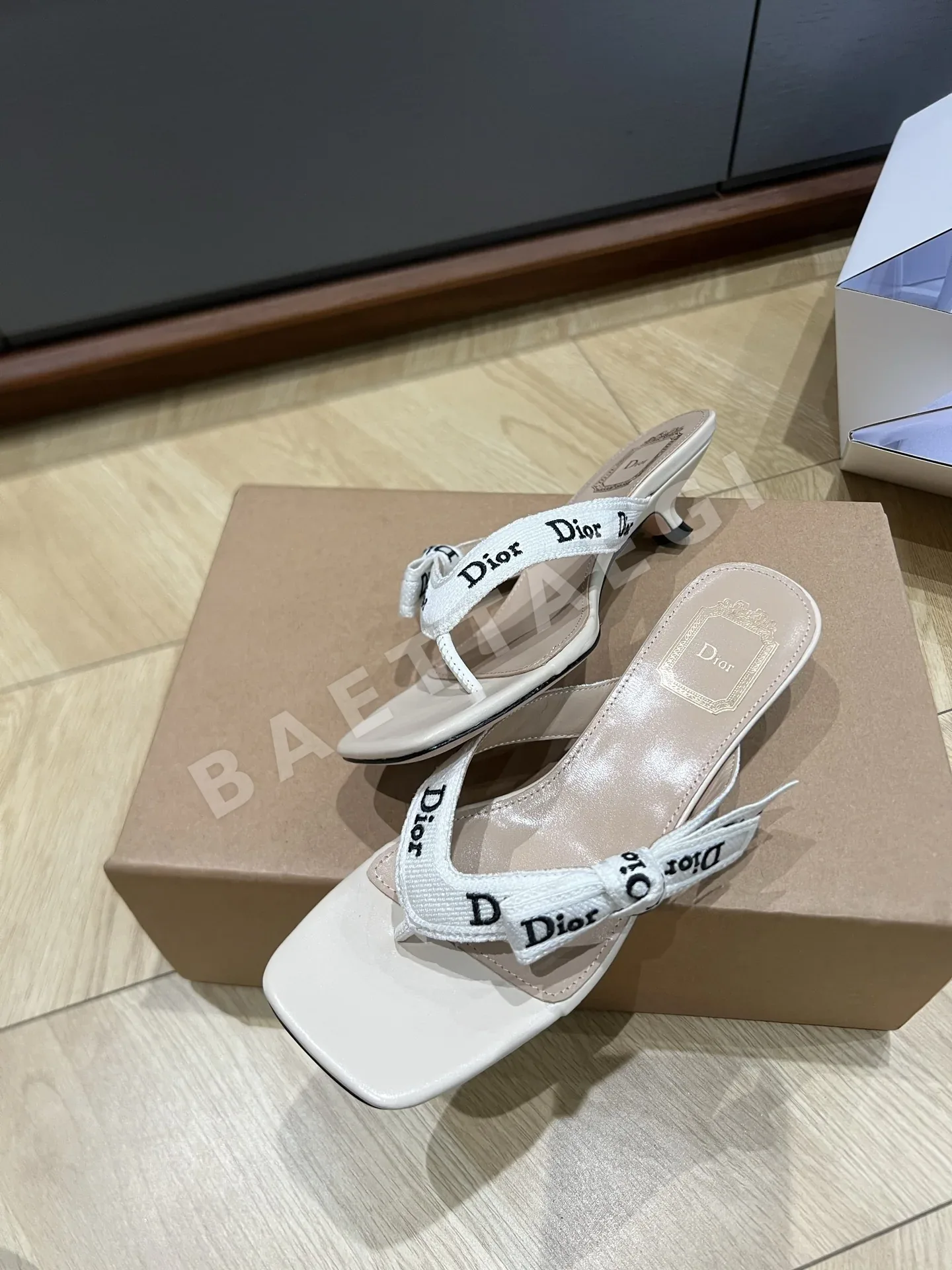 디올 J'A 웨빙 램스킨 샌들 상세 이미지 5