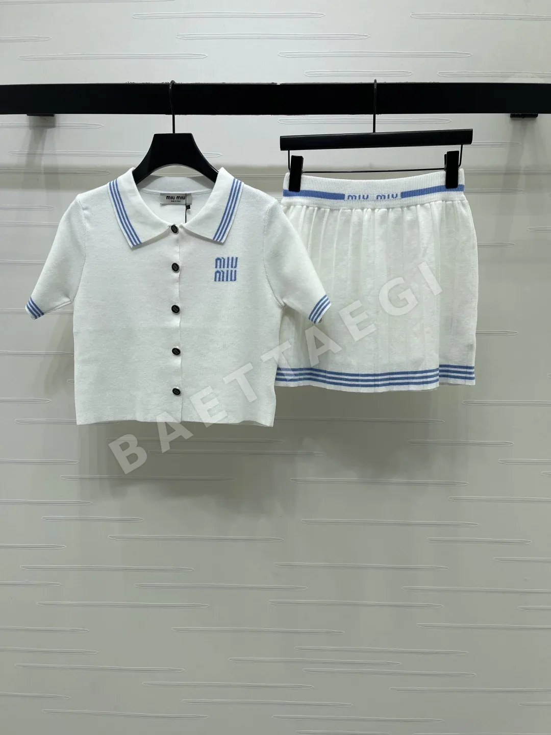 미우미우 카라 반팔 탑 플리츠 스커트 세트 상세 이미지 2