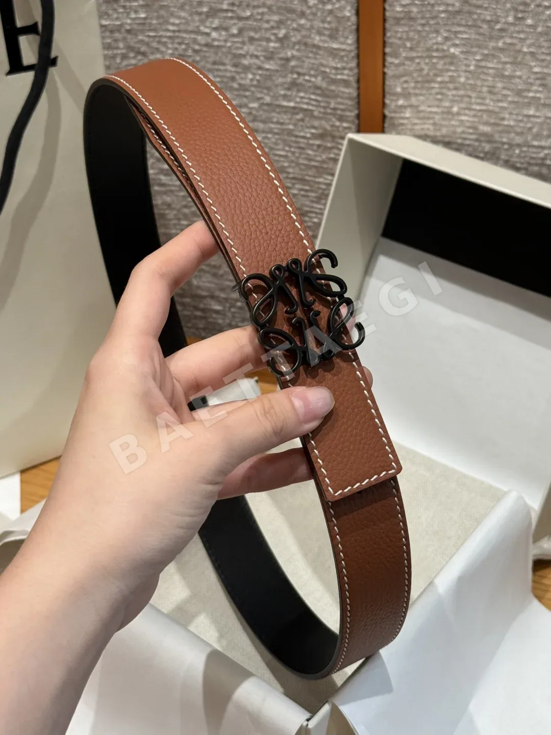 로에베 아나그램 리버시블 소가죽 벨트 상세 이미지 4