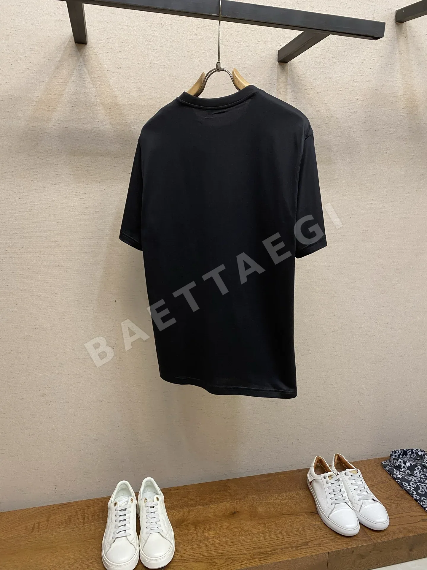 몽클레르 자수 로고 남성 반팔 티셔츠 상세 이미지 2