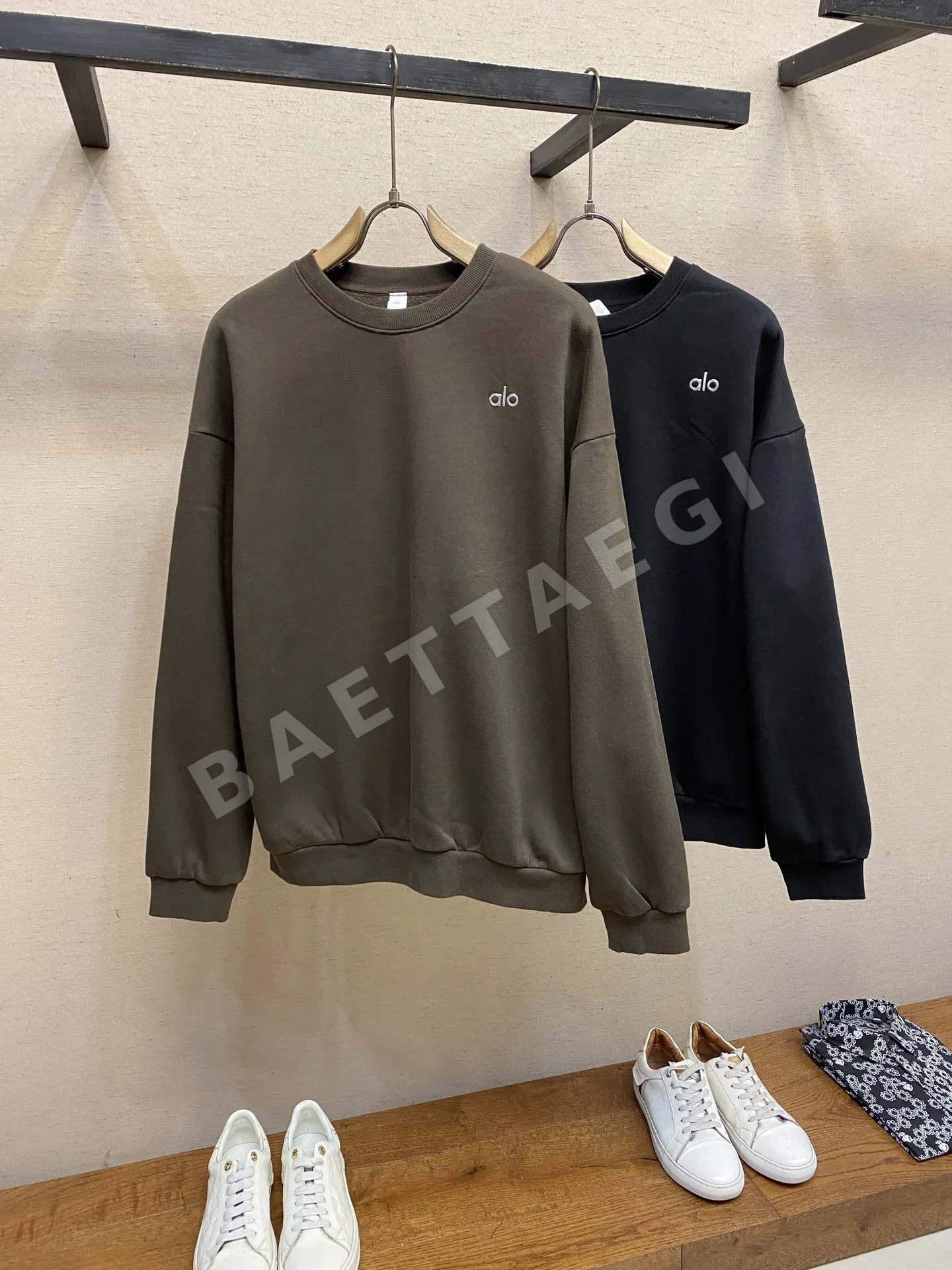 알로 클래식 크루넥 루즈핏 남성 트레이닝 셔츠 상세 이미지 3