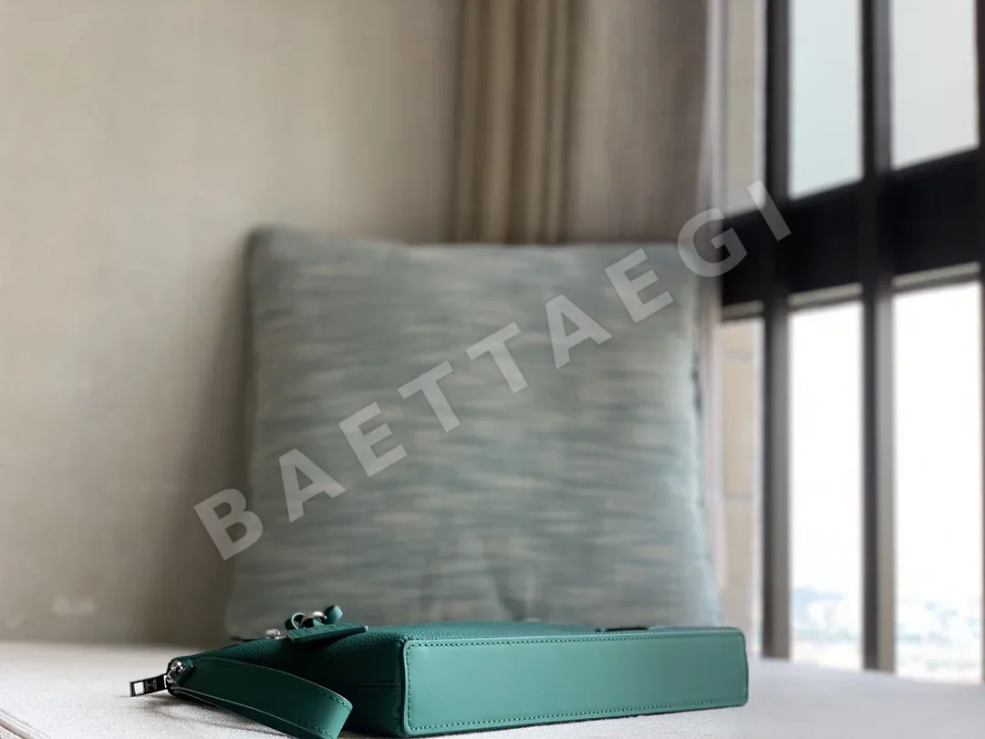 루이비통 테이크오프 클러치 가방 M82270 상세 이미지 4