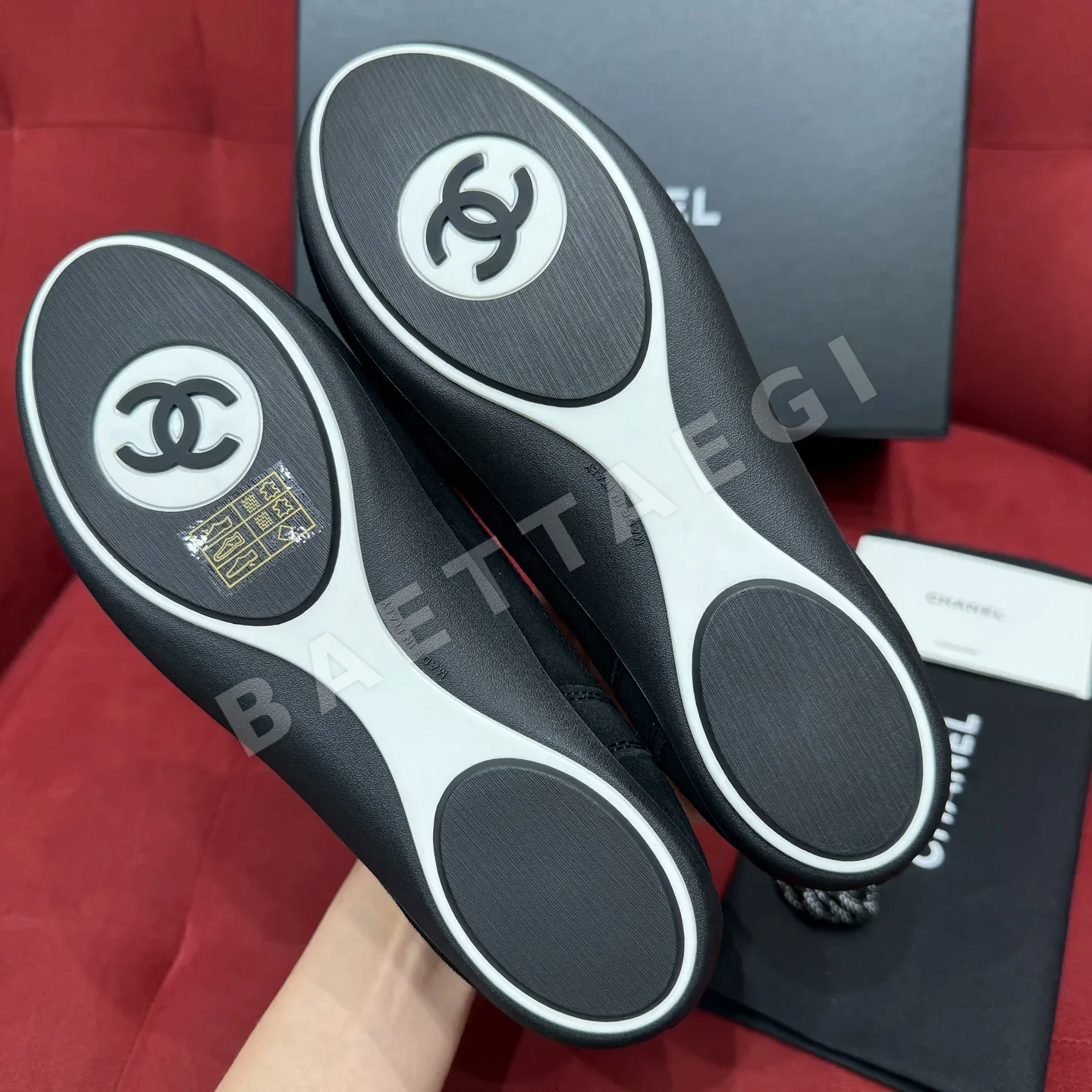 샤넬 스니커즈 블랙 스웨이드 더블 C 자수 5SN90 상세 이미지 9