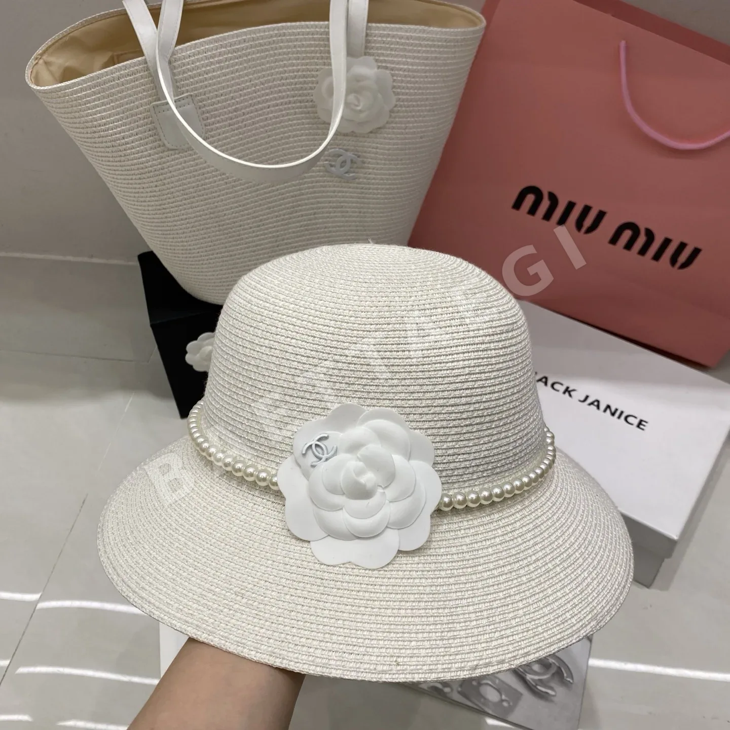 샤넬 카멜리아 라운드 햇 상세 이미지 4