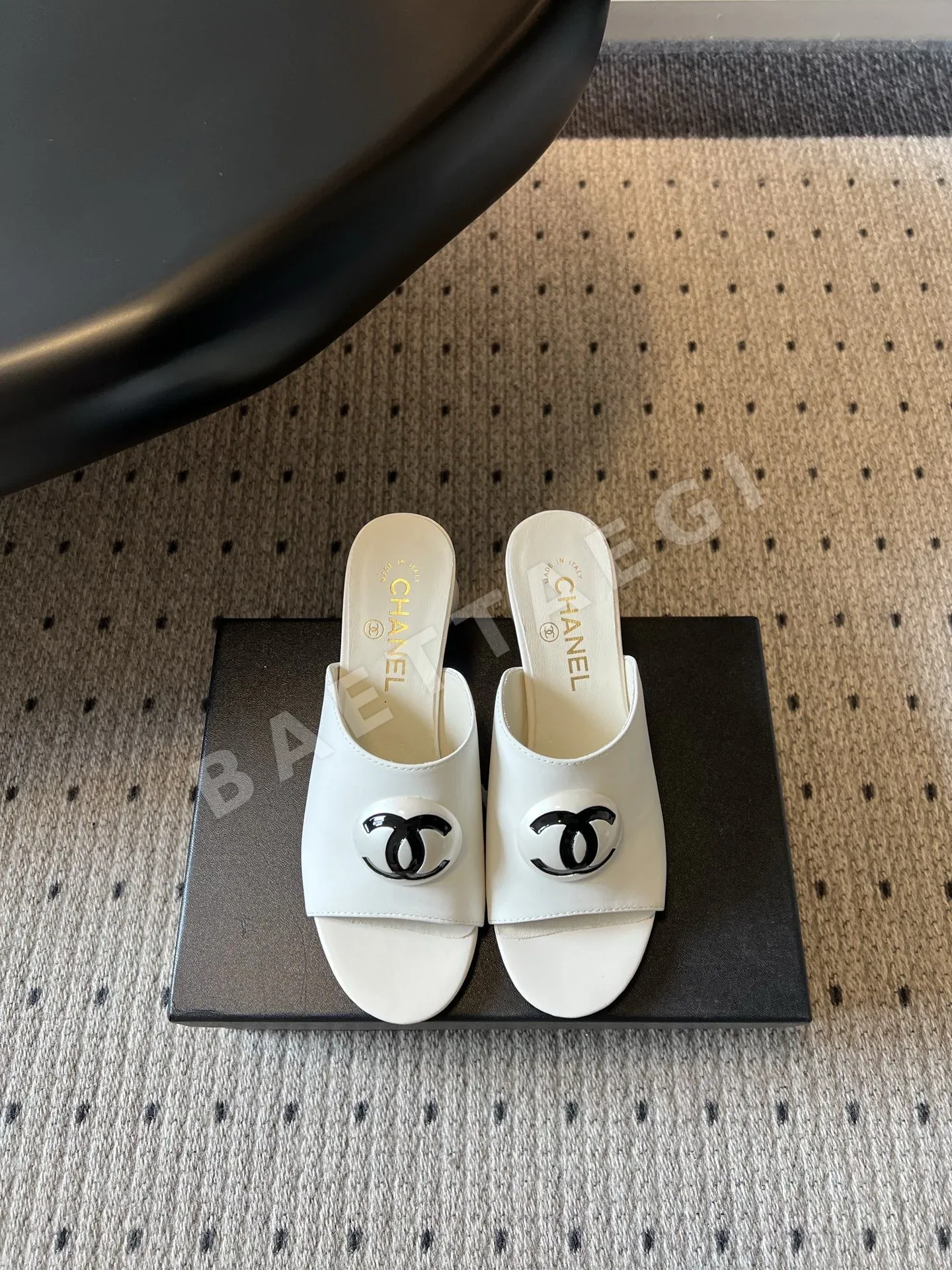 샤넬 더블 C 펄 힐 샌들 74995