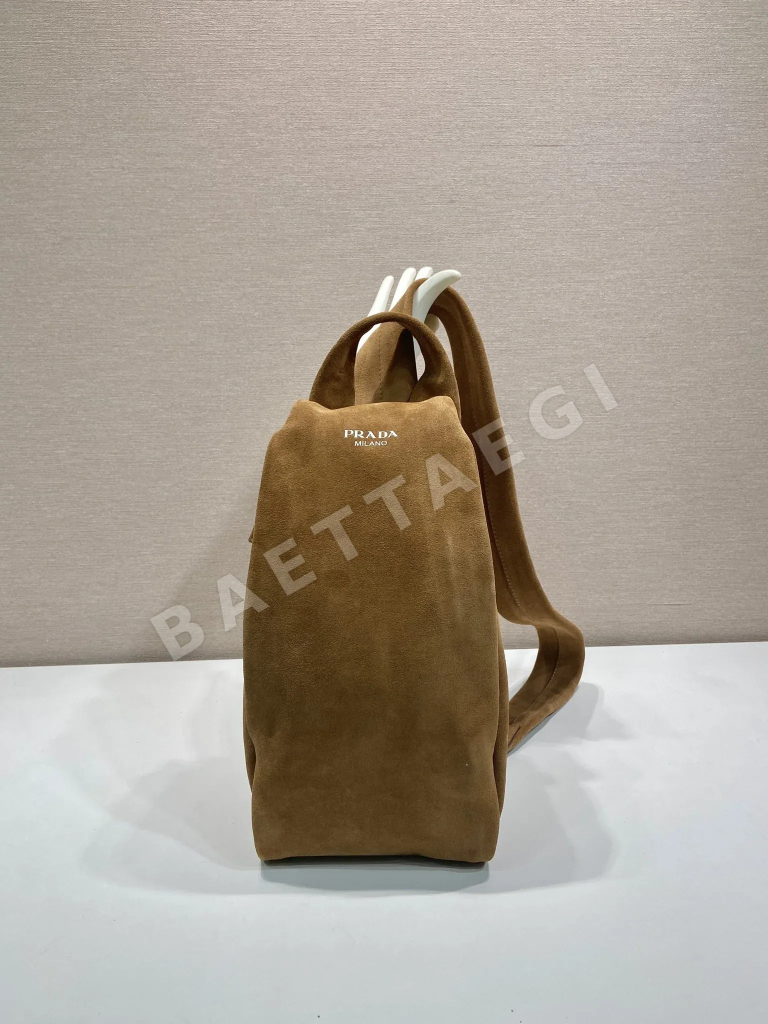 프라다 스웨이드 체스트백 2VZ114 상세 이미지 3