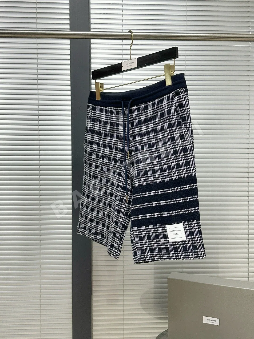 톰브라운 천둥격자 자카드 남성 반바지 상세 이미지 3