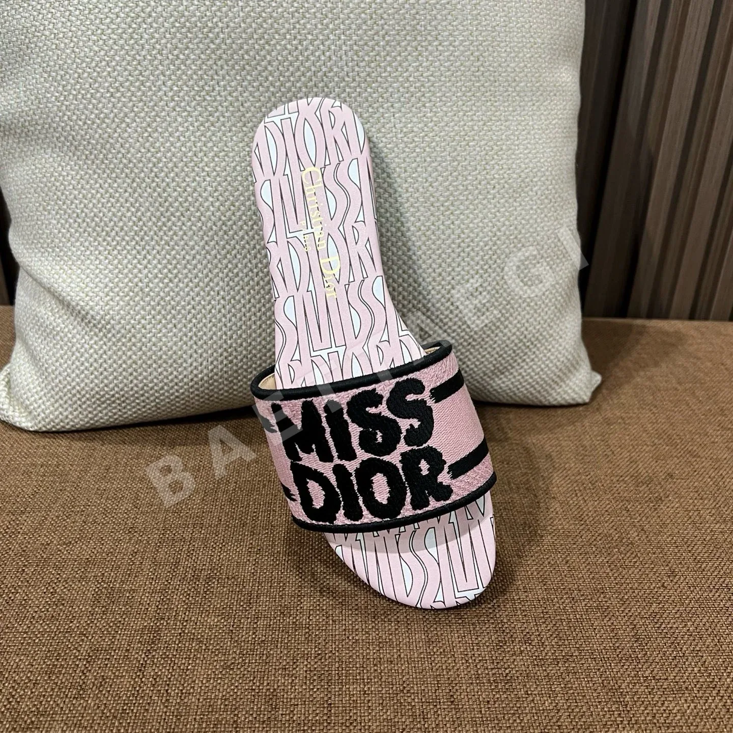 디올 자수 캔버스 샌들 상세 이미지 7