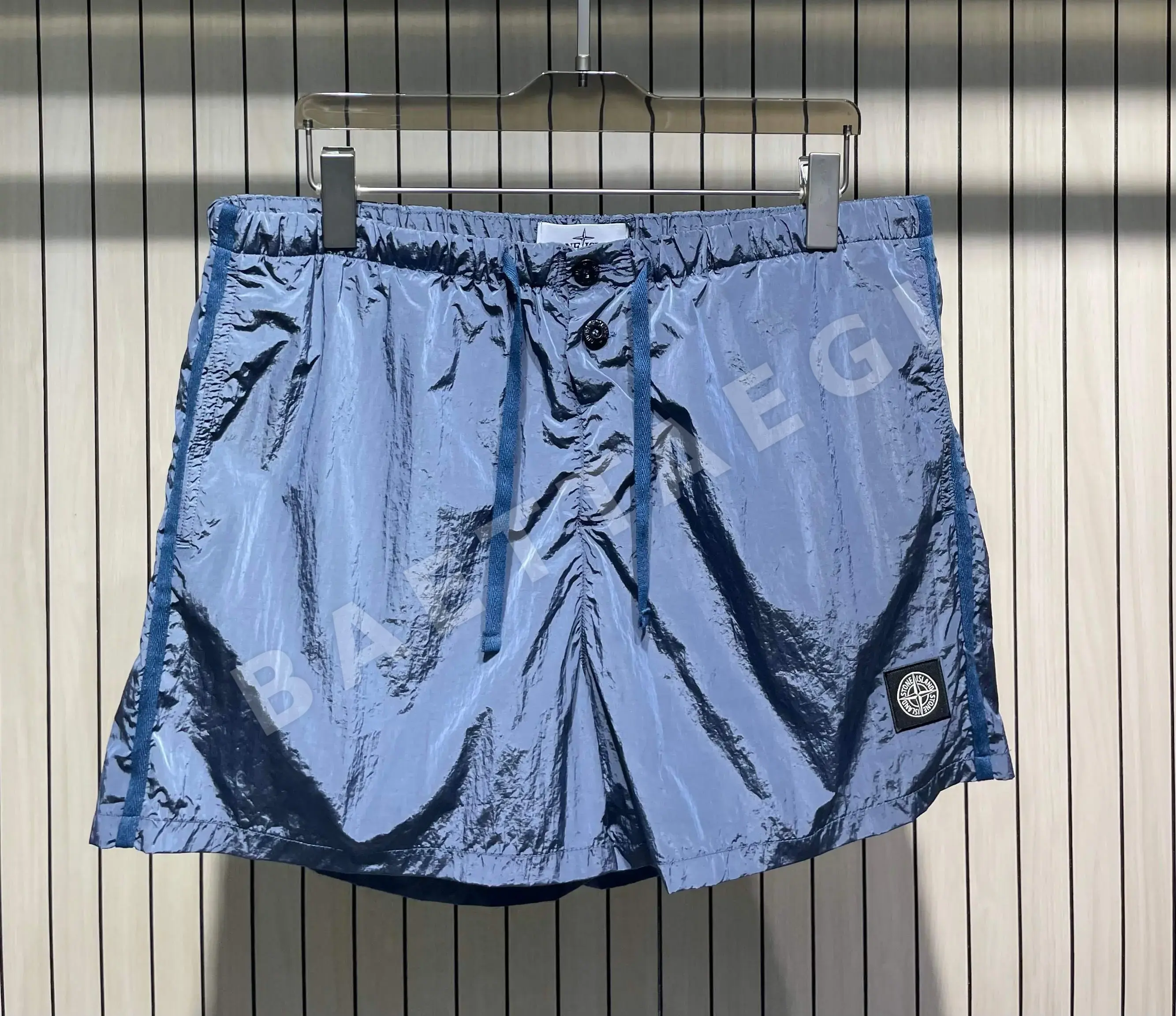 스톤아일랜드 뉴로고 메탈릭 나일론 반바지 상세 이미지 5