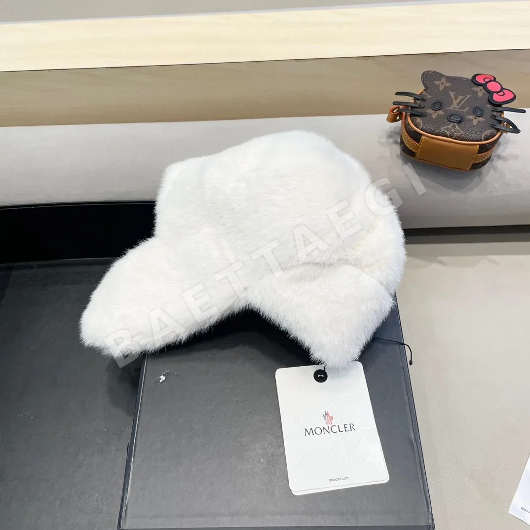 몽클레르 플러시 귀마개 모자 상세 이미지 3