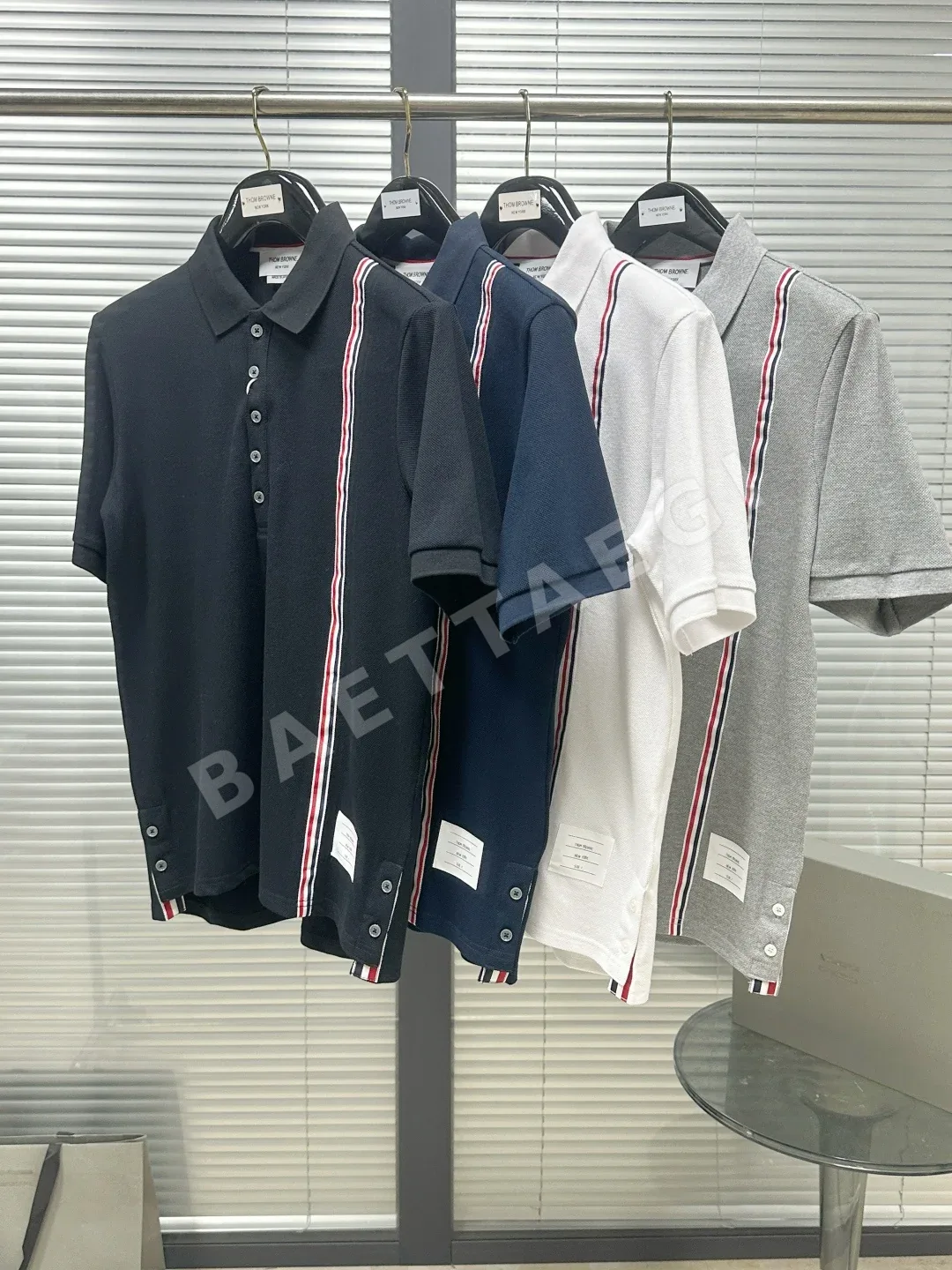 톰브라운 가슴 리본 장식 반팔 폴로셔츠 상세 이미지 5