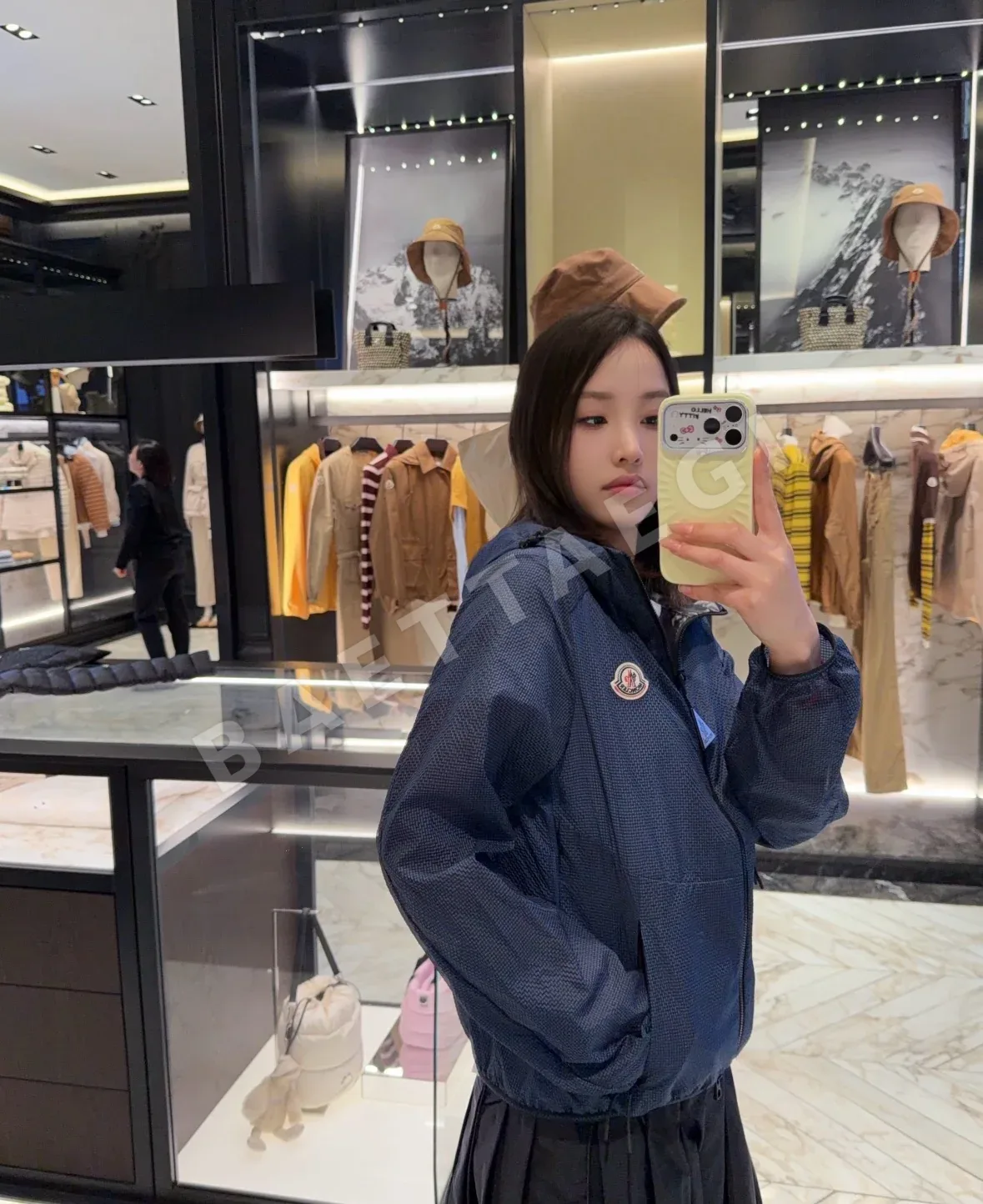 몽클레르 후드 크롭 자켓 여성용 상세 이미지 4