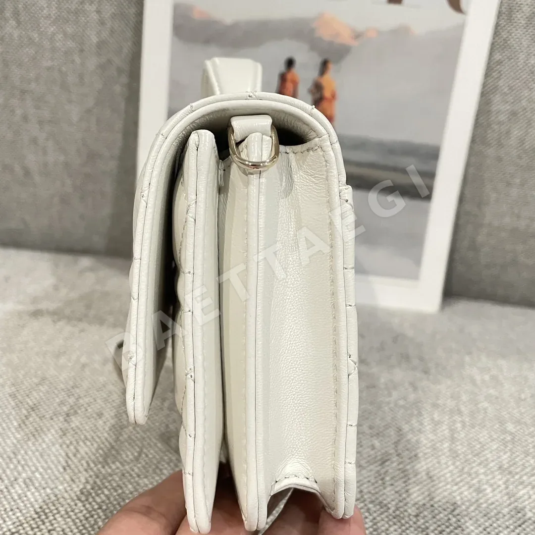 디올 펄 체인 양가죽 클러치백 상세 이미지 4