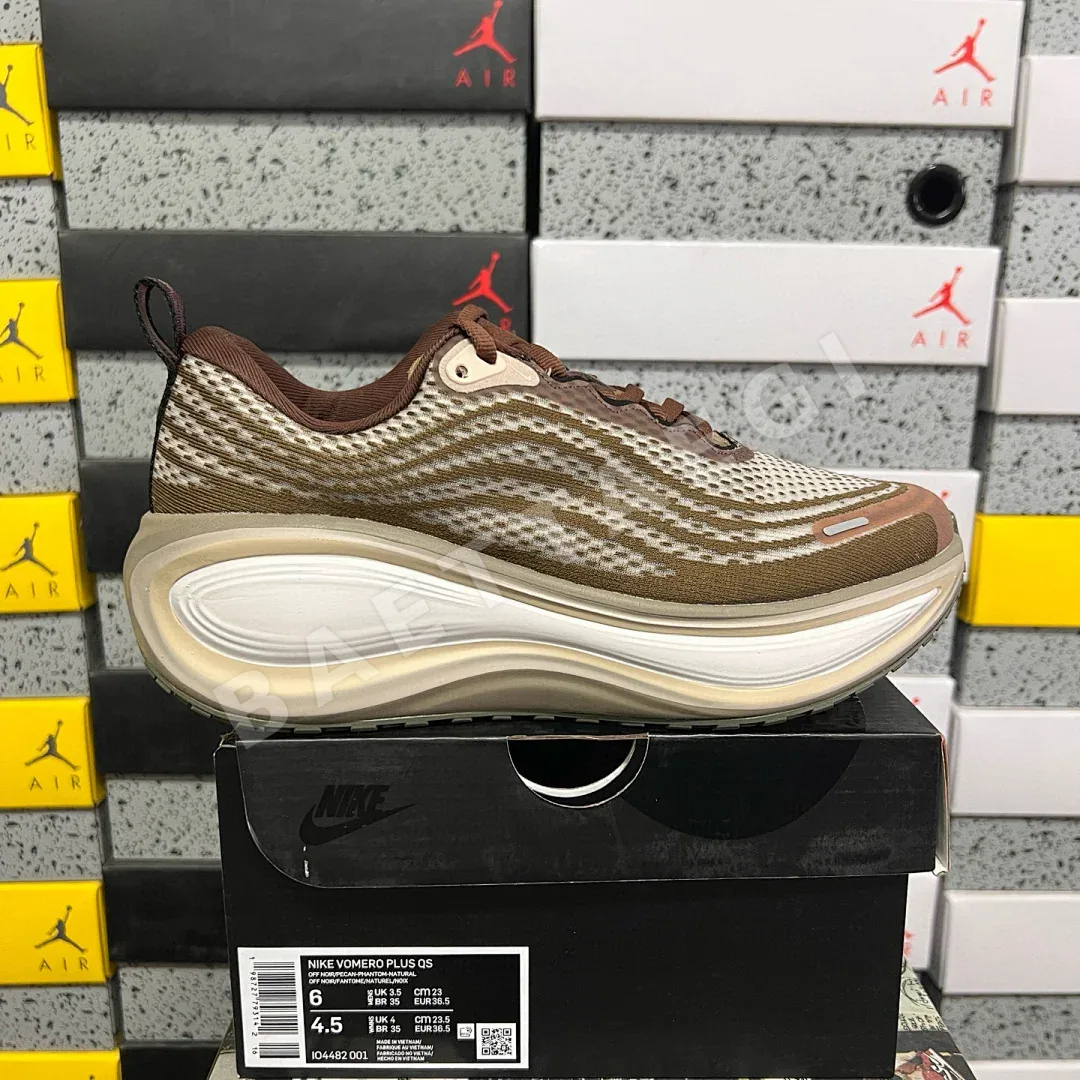 나이키 [XY] 보메로 플러스 IQ4482-001 201247 Nike Vomero Plus Caldera Brown Dark Field