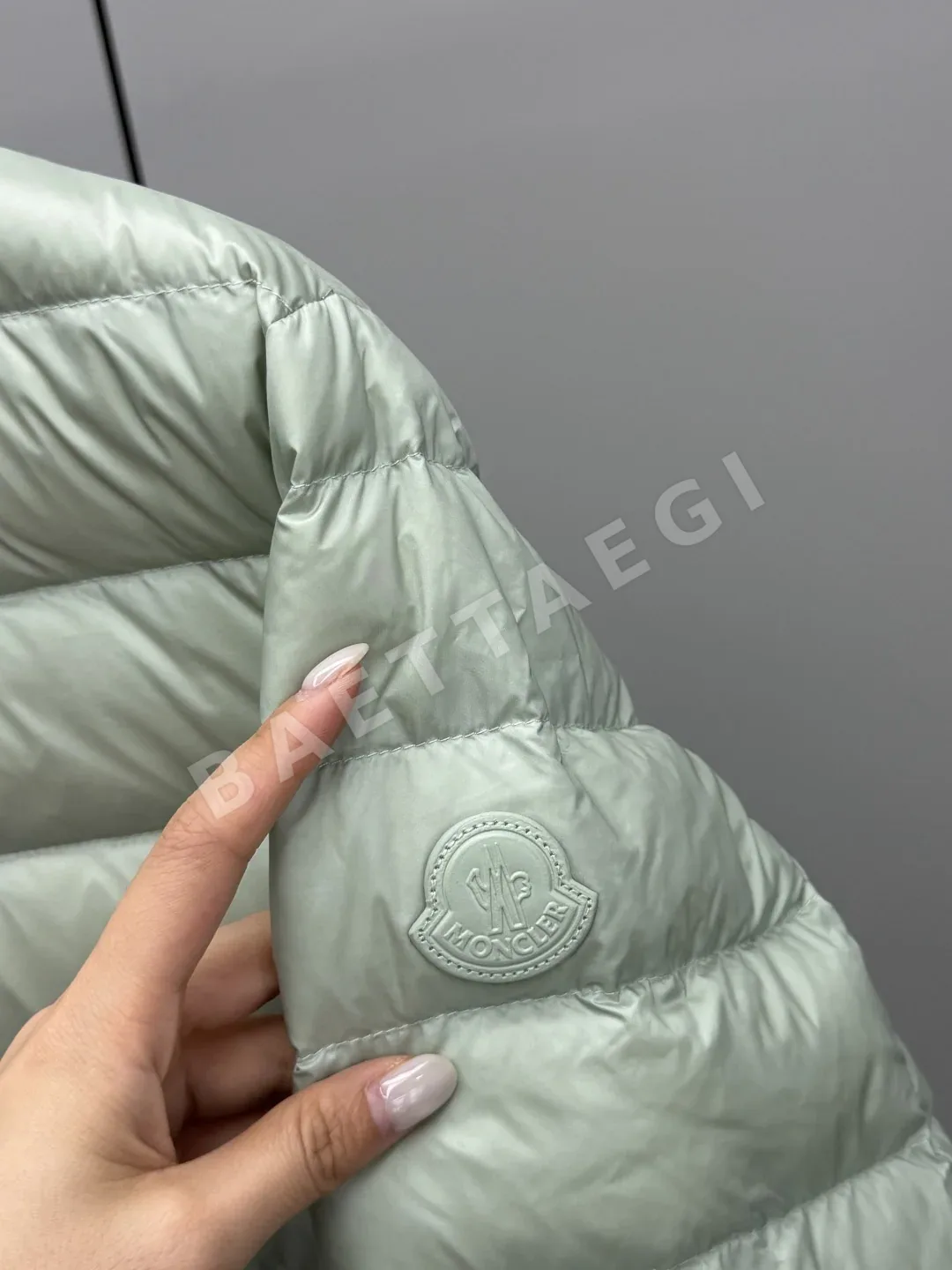 몽클레르 플뢰르 트위드 크롭 경량 여성 패딩 상세 이미지 5