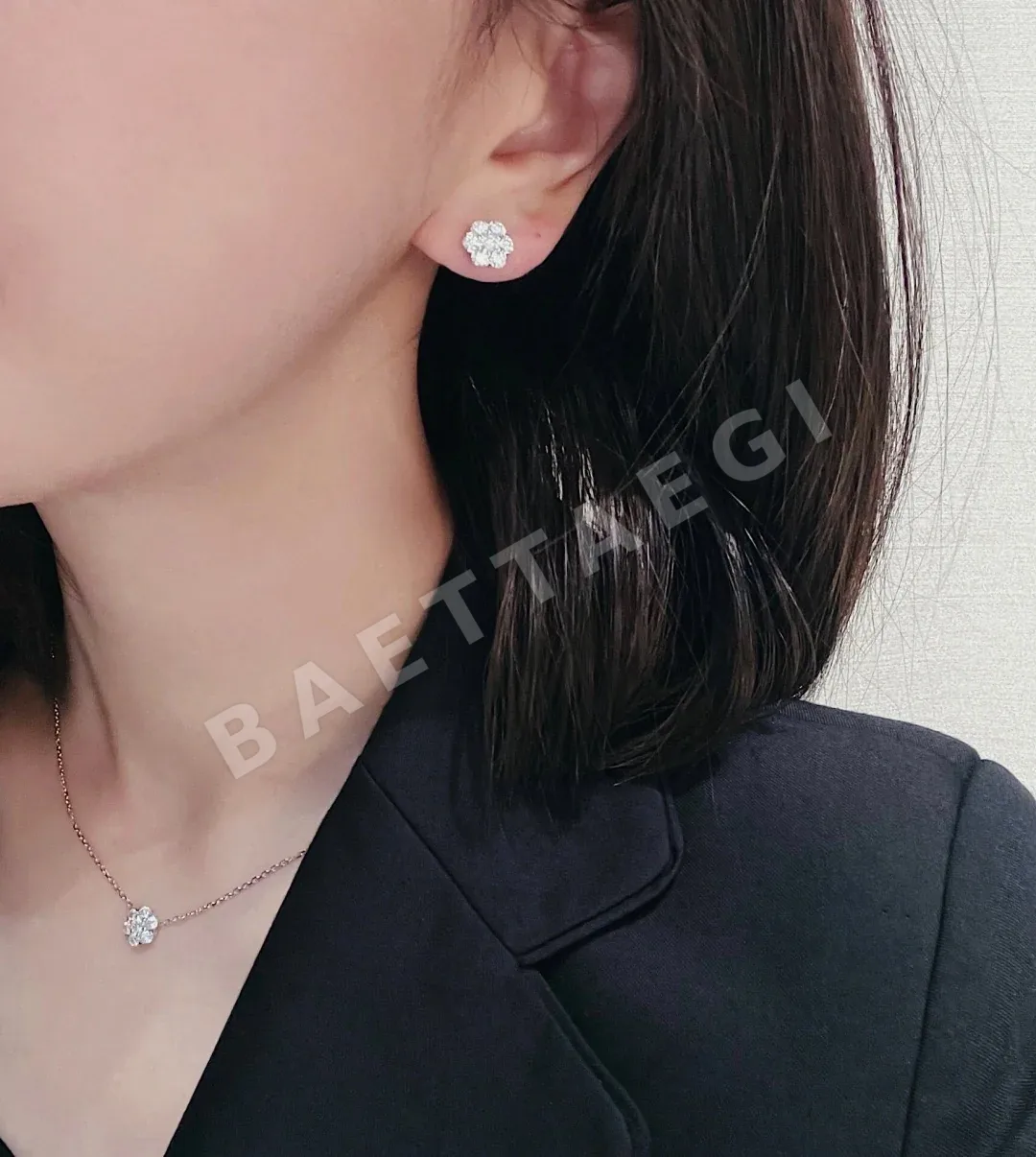반클리프앤아펠 플루레 7 라운드 다이아몬드 귀걸이 상세 이미지 10