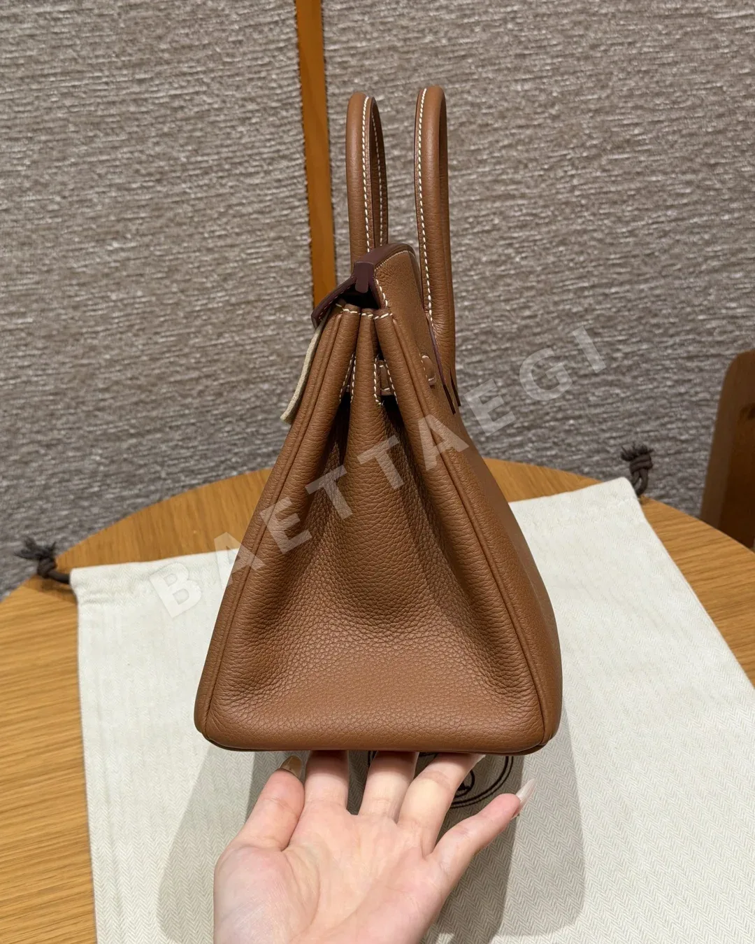 에르메스 토고 레더 골드 하드웨어 지갑 상세 이미지 4