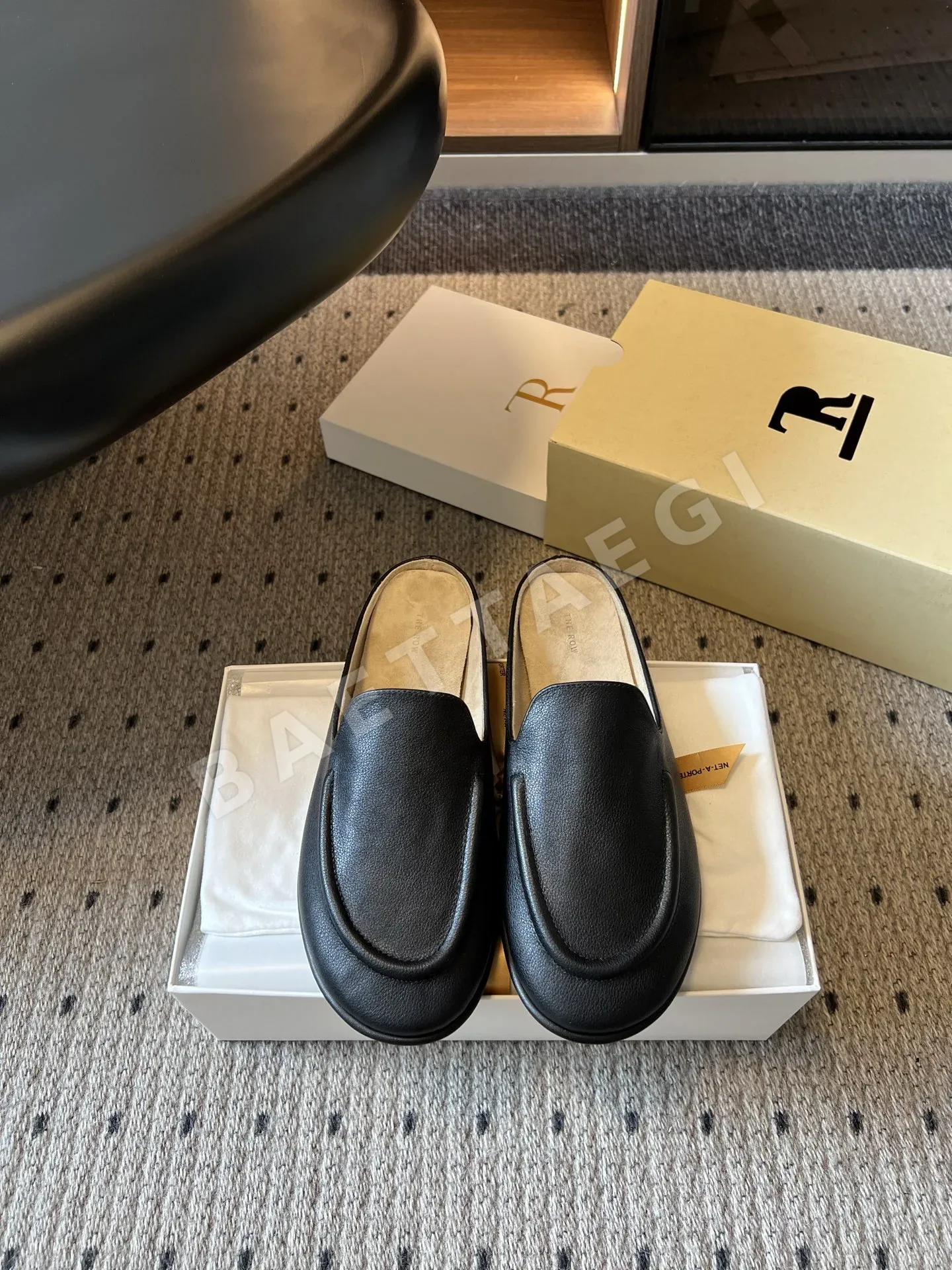 더로우 미니멀 디자인 통 샌들 155579