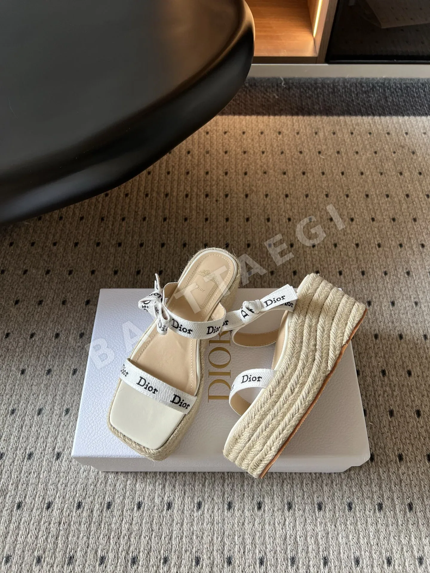 디올 뉴 보우타이 스트랩 웨지 샌들 상세 이미지 4