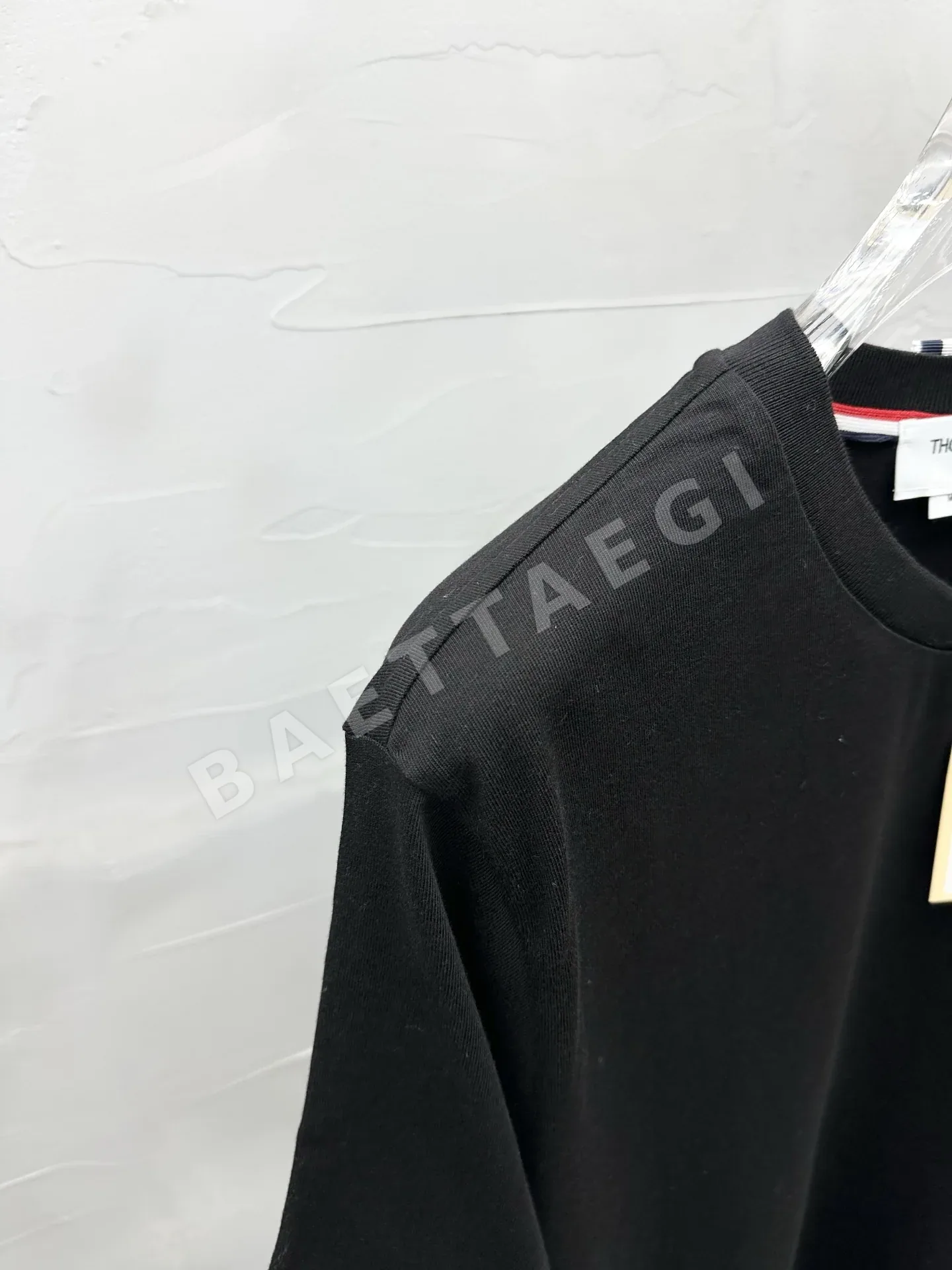 톰브라운 4바 스트라이프 크루넥 남성 반팔 티셔츠 상세 이미지 4