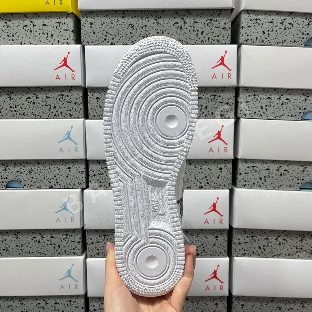 나이키 [MAX] 에어 포스 1 로우 화이트 923044-100 201239 Nike Air Force 1 Low Supreme Comme 상세 이미지 3