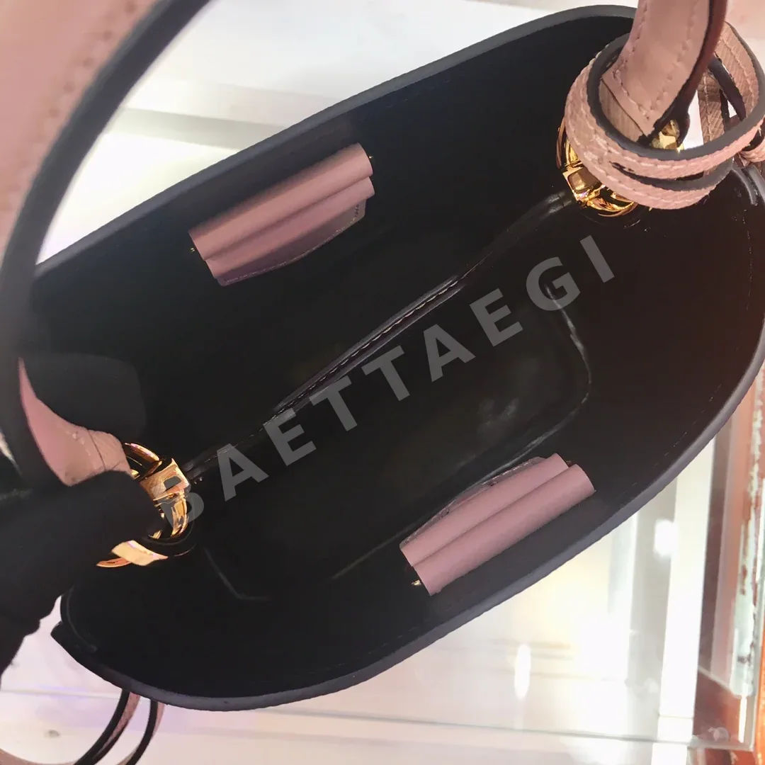 프라다 사피아노 레더 미니 숄더백 1BA217 상세 이미지 9